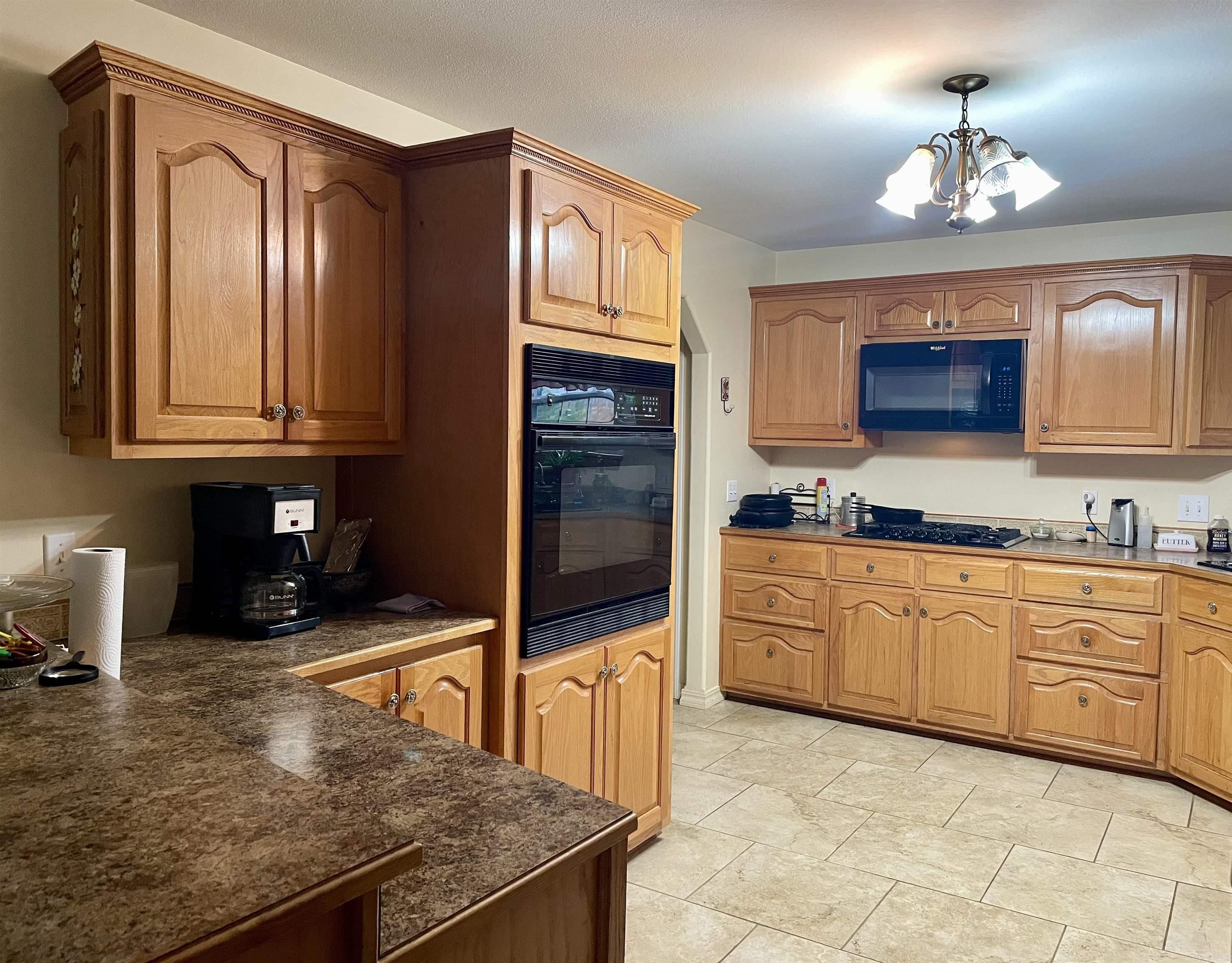 1000 Clarence St  Mountain View, AR