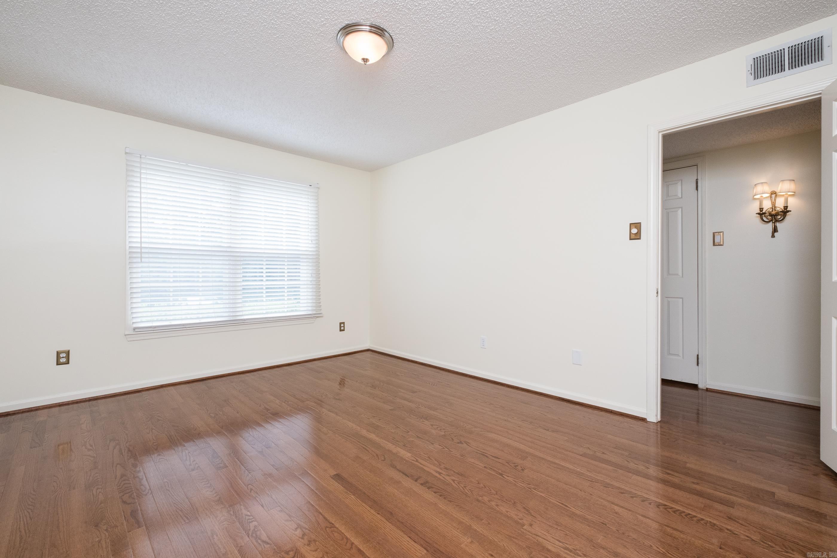 520  Cambridge Place Dr  Little Rock, AR