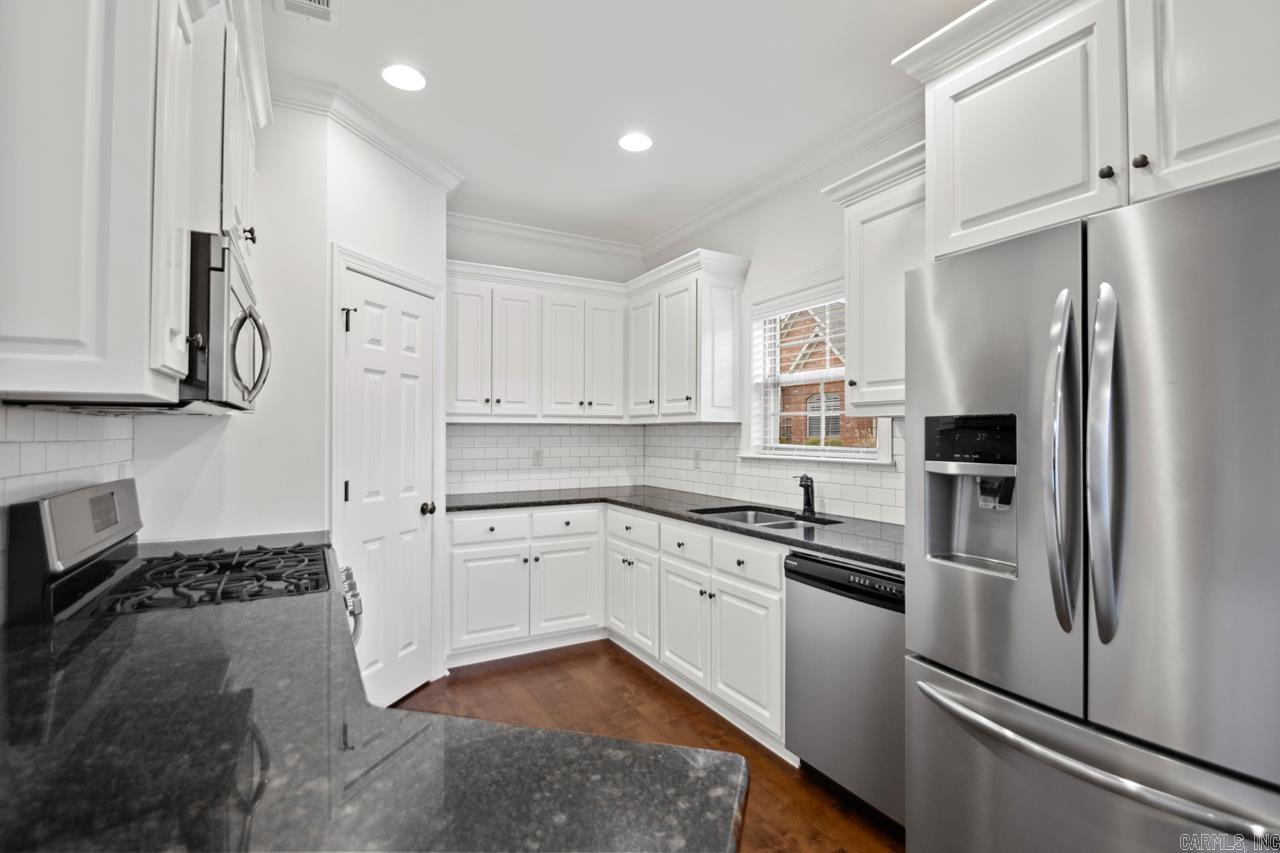 26  Valletta  Little Rock, AR
