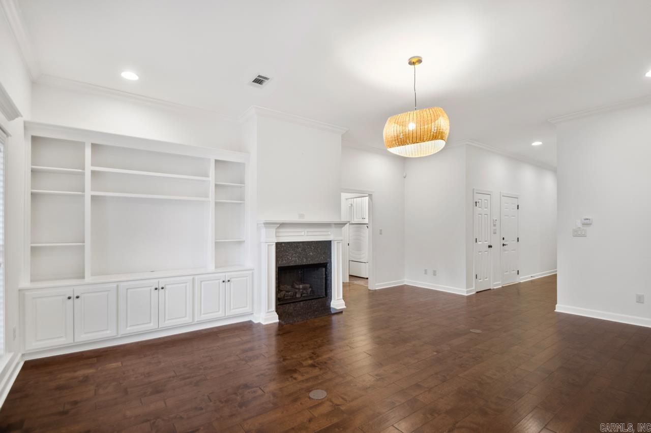 26  Valletta  Little Rock, AR
