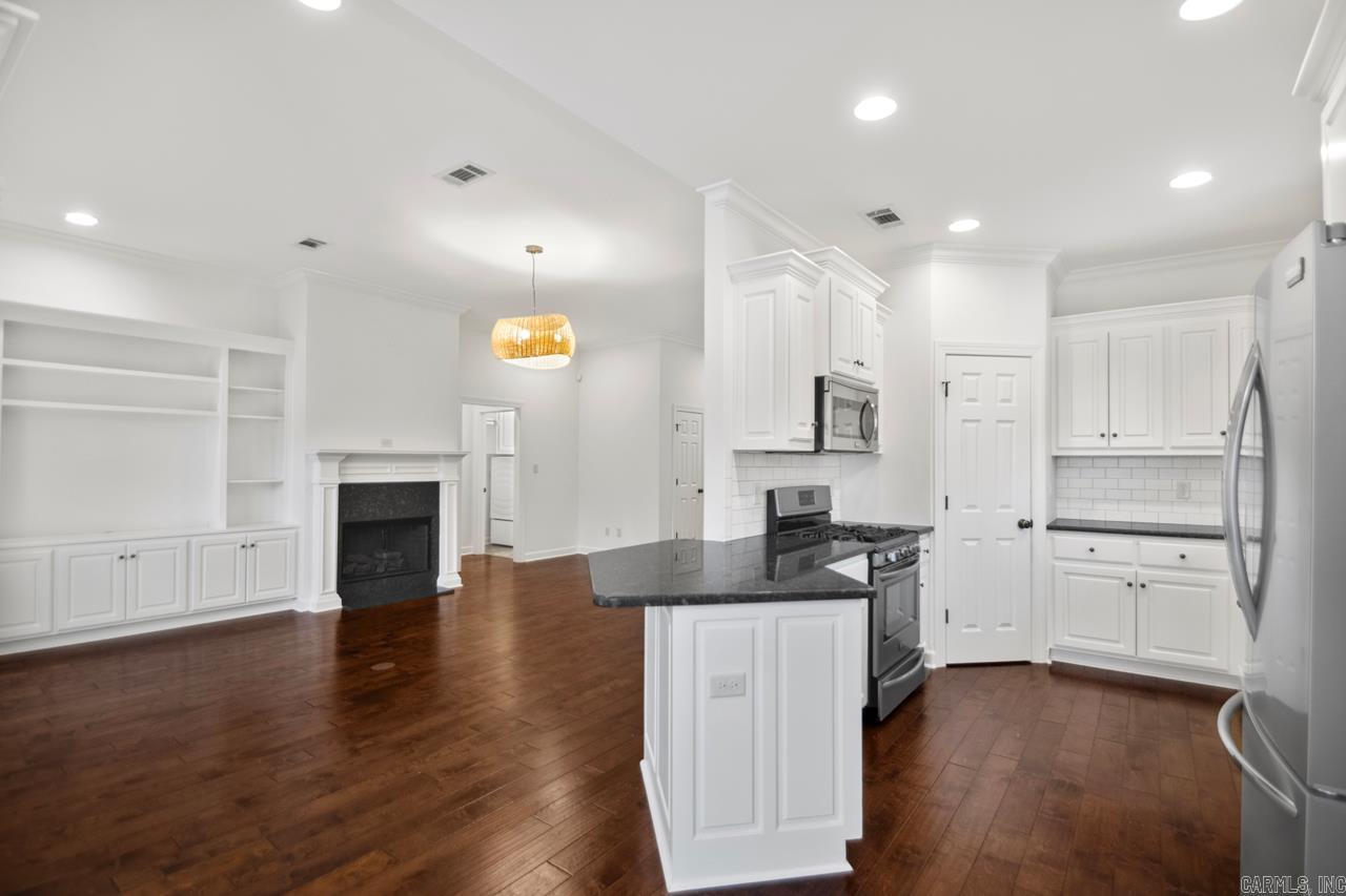 26  Valletta  Little Rock, AR