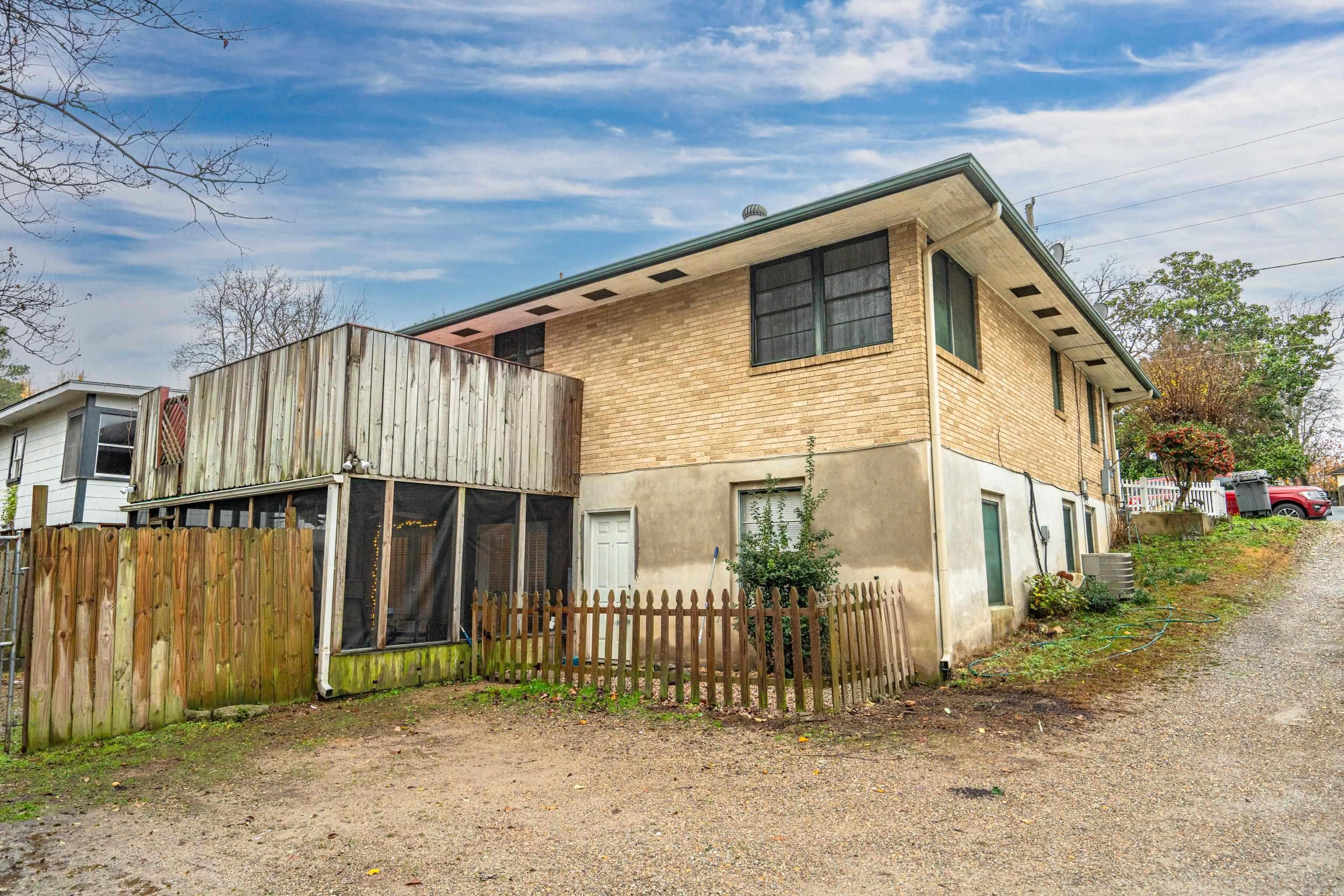 209  Charteroak  Hot Springs, AR