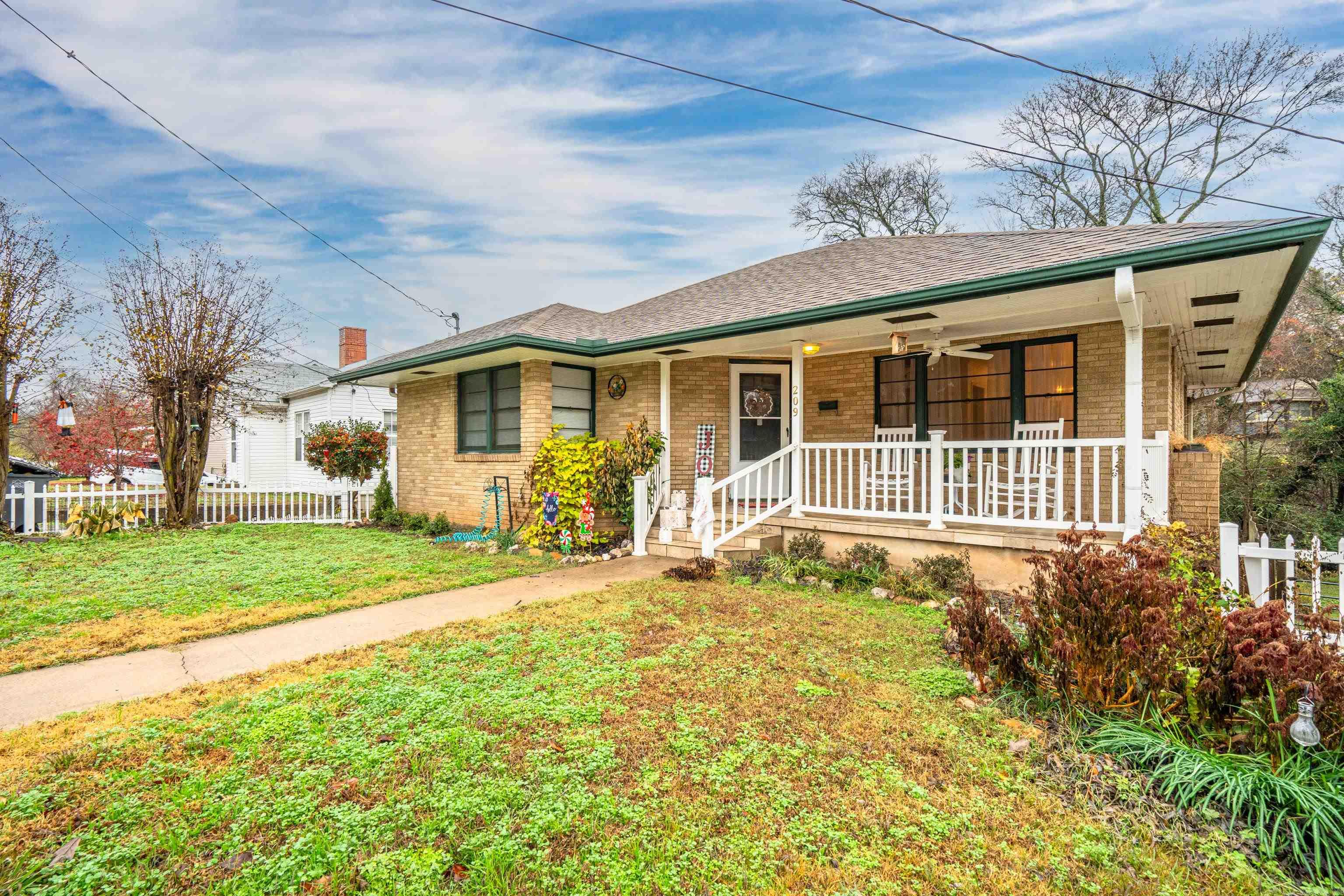 209  Charteroak  Hot Springs, AR