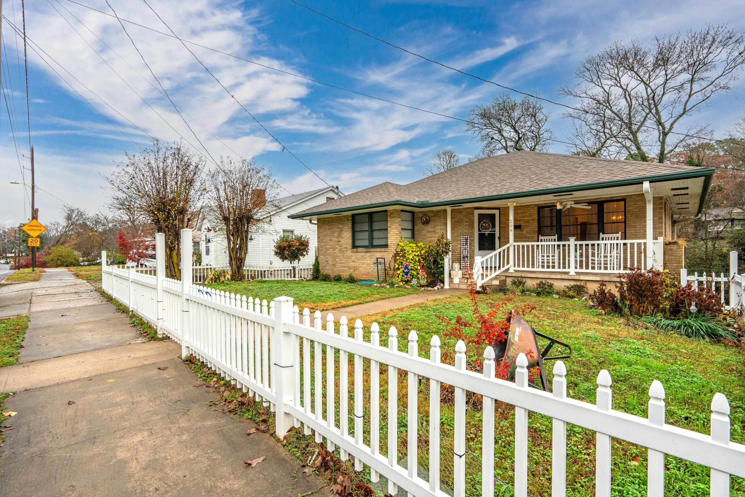 209  Charteroak  Hot Springs, AR