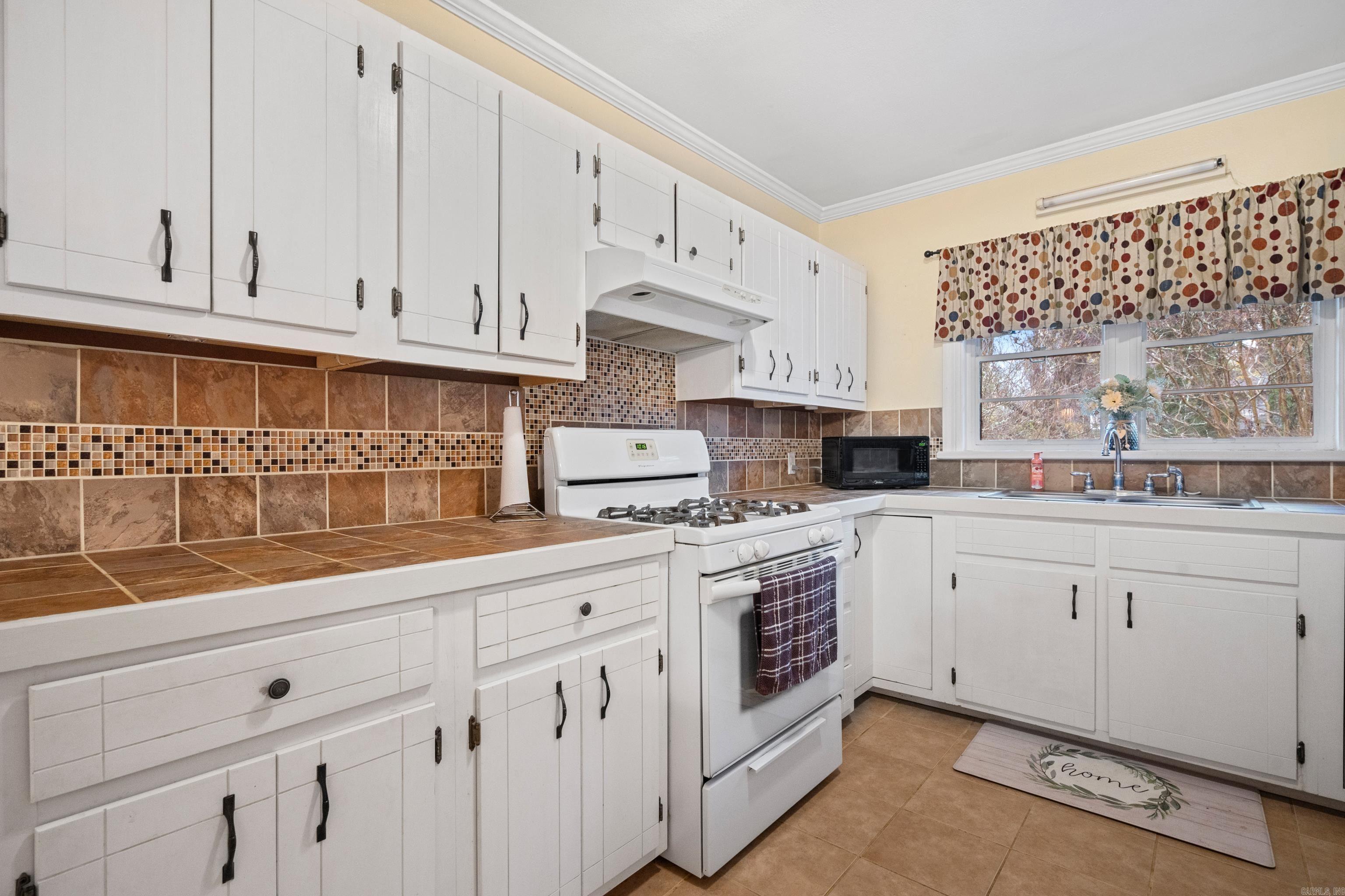 209  Charteroak  Hot Springs, AR