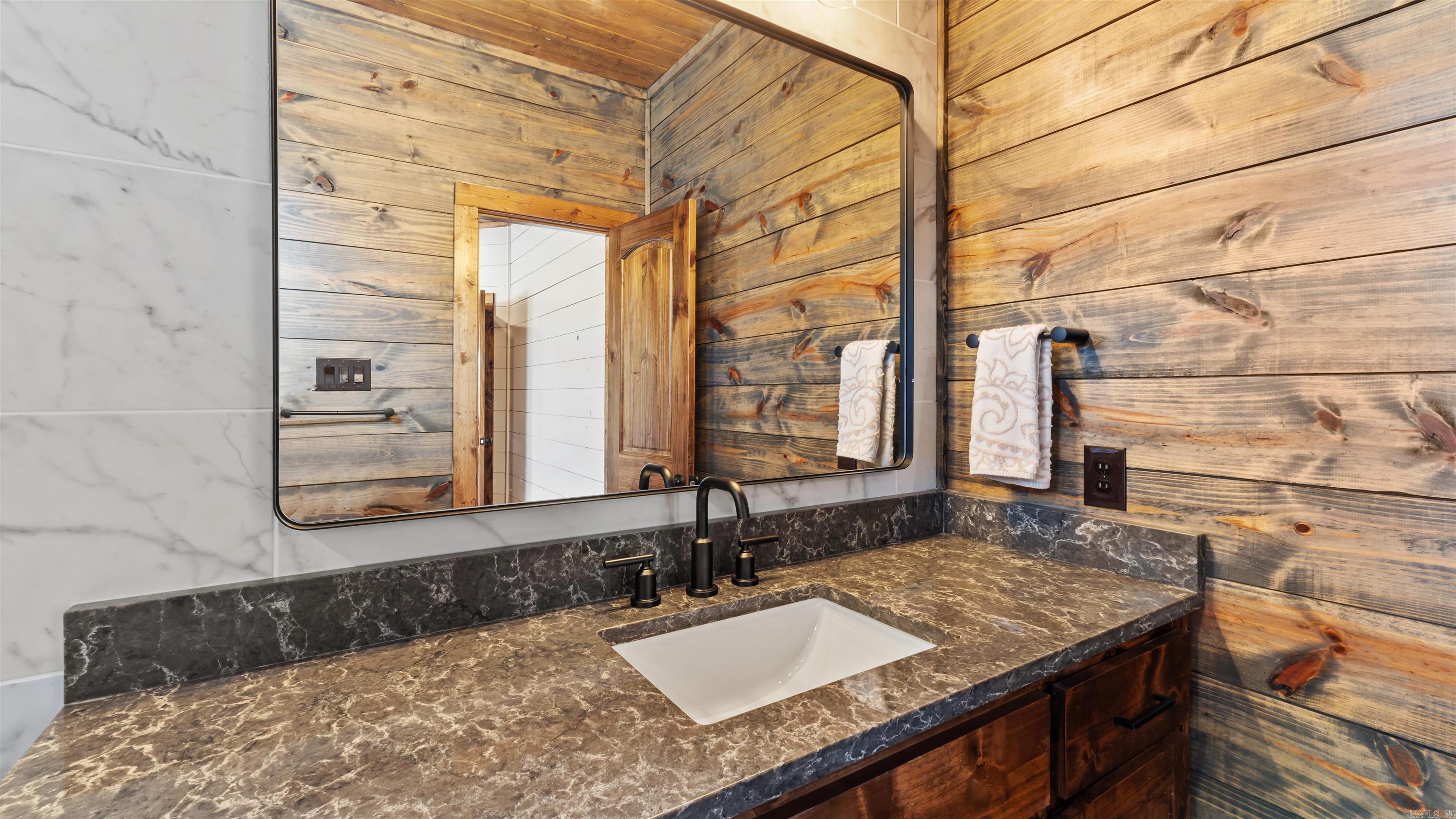 93 Twisted Pine Trail Hochatown, OK 74728