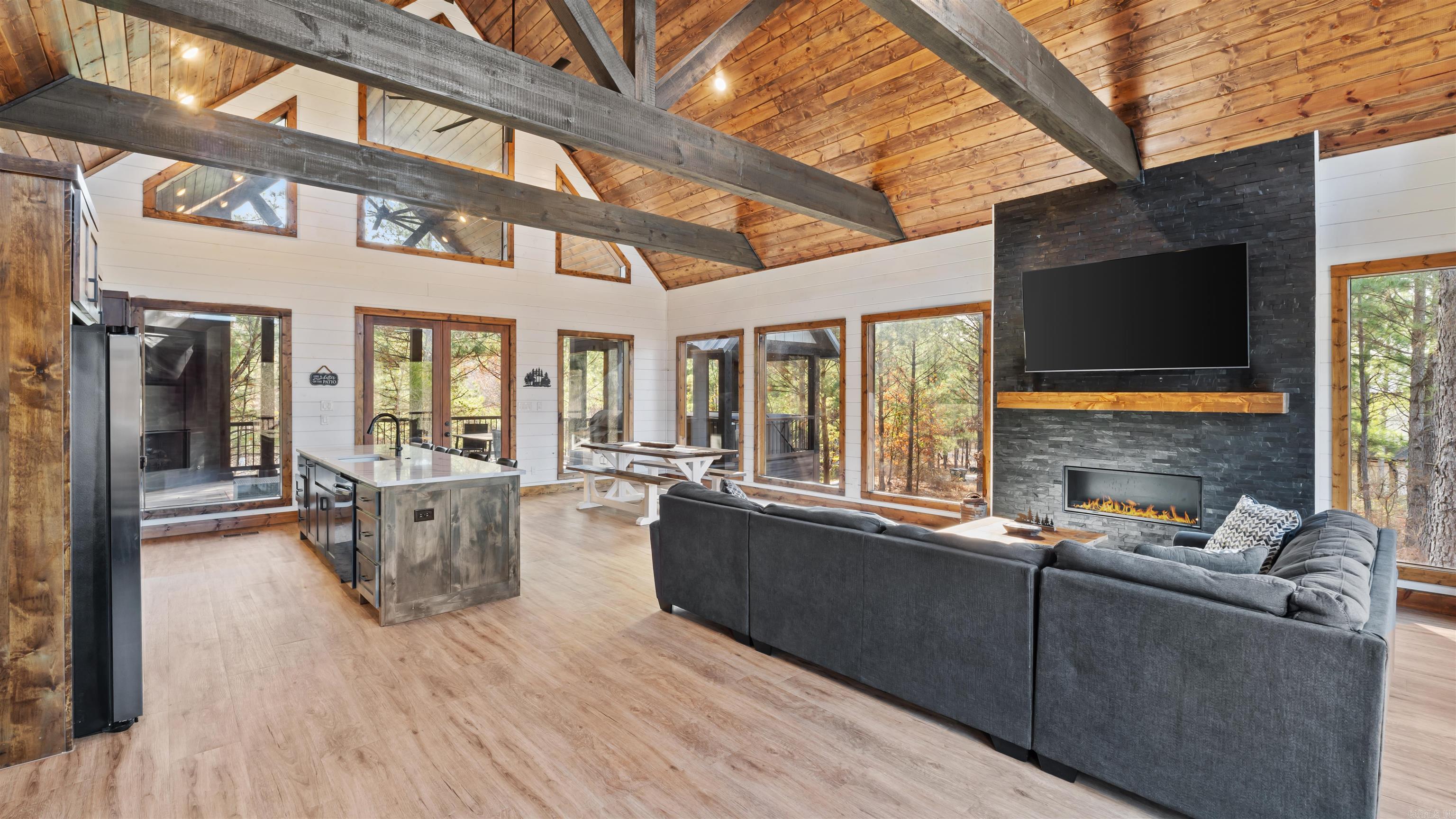 93 Twisted Pine Trail Hochatown, OK 74728