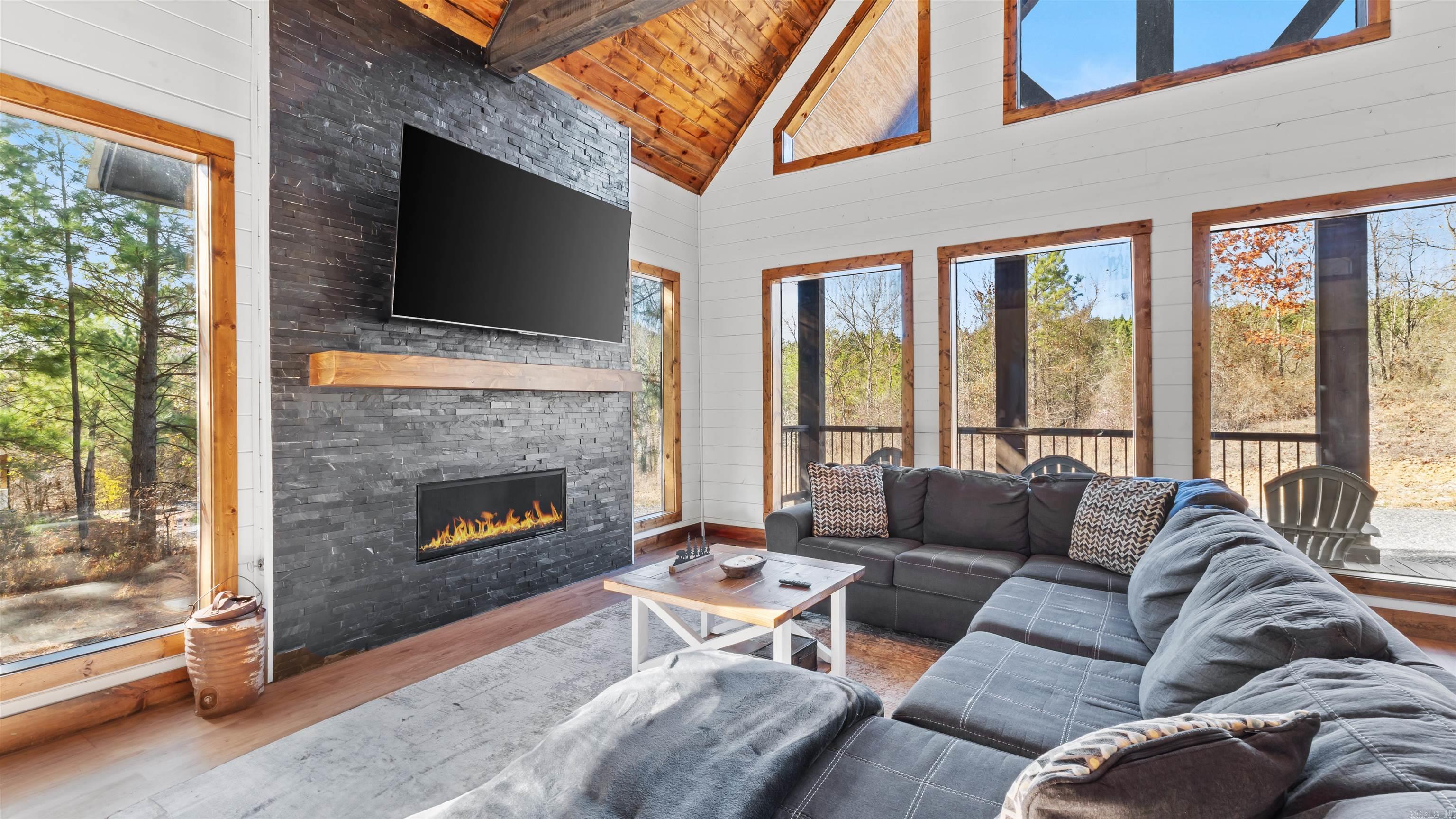 93 Twisted Pine Trail Hochatown, OK 74728