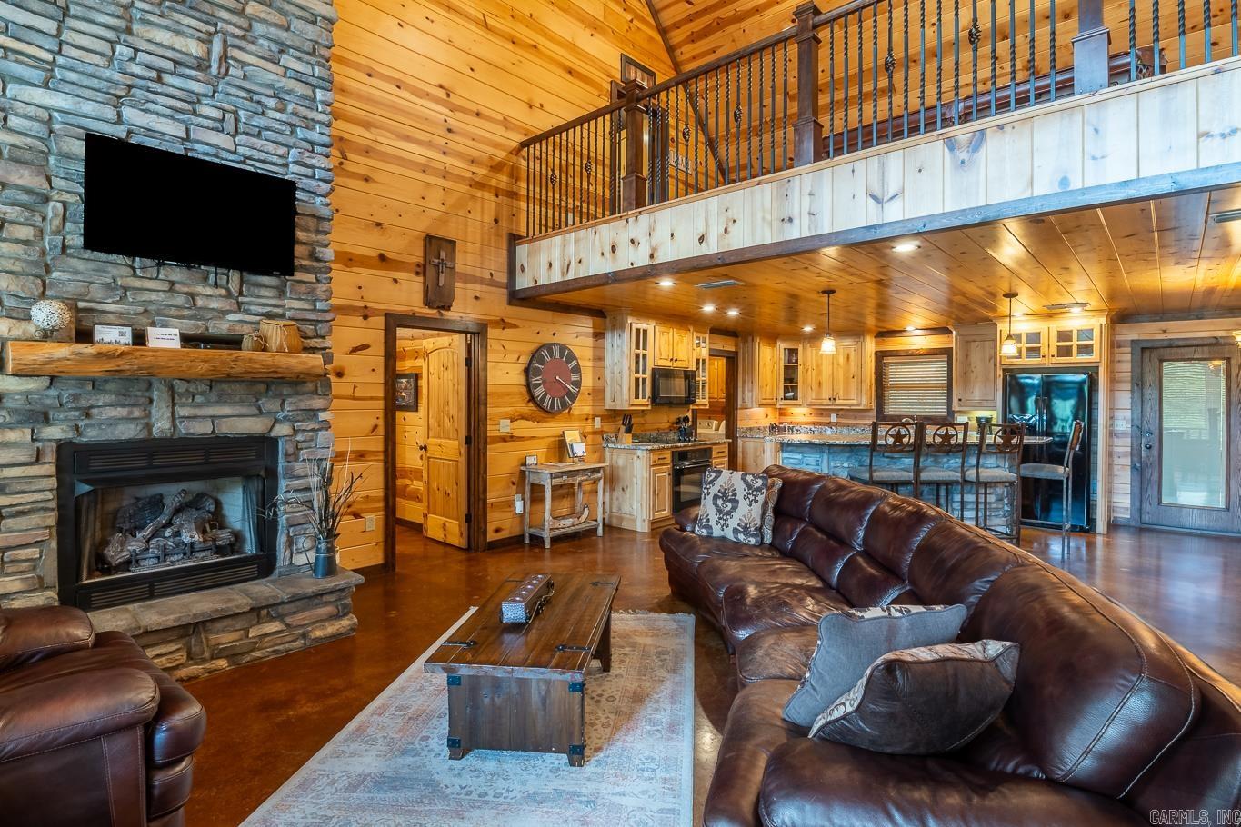 143  Honey Crisp  Hochatown, OK