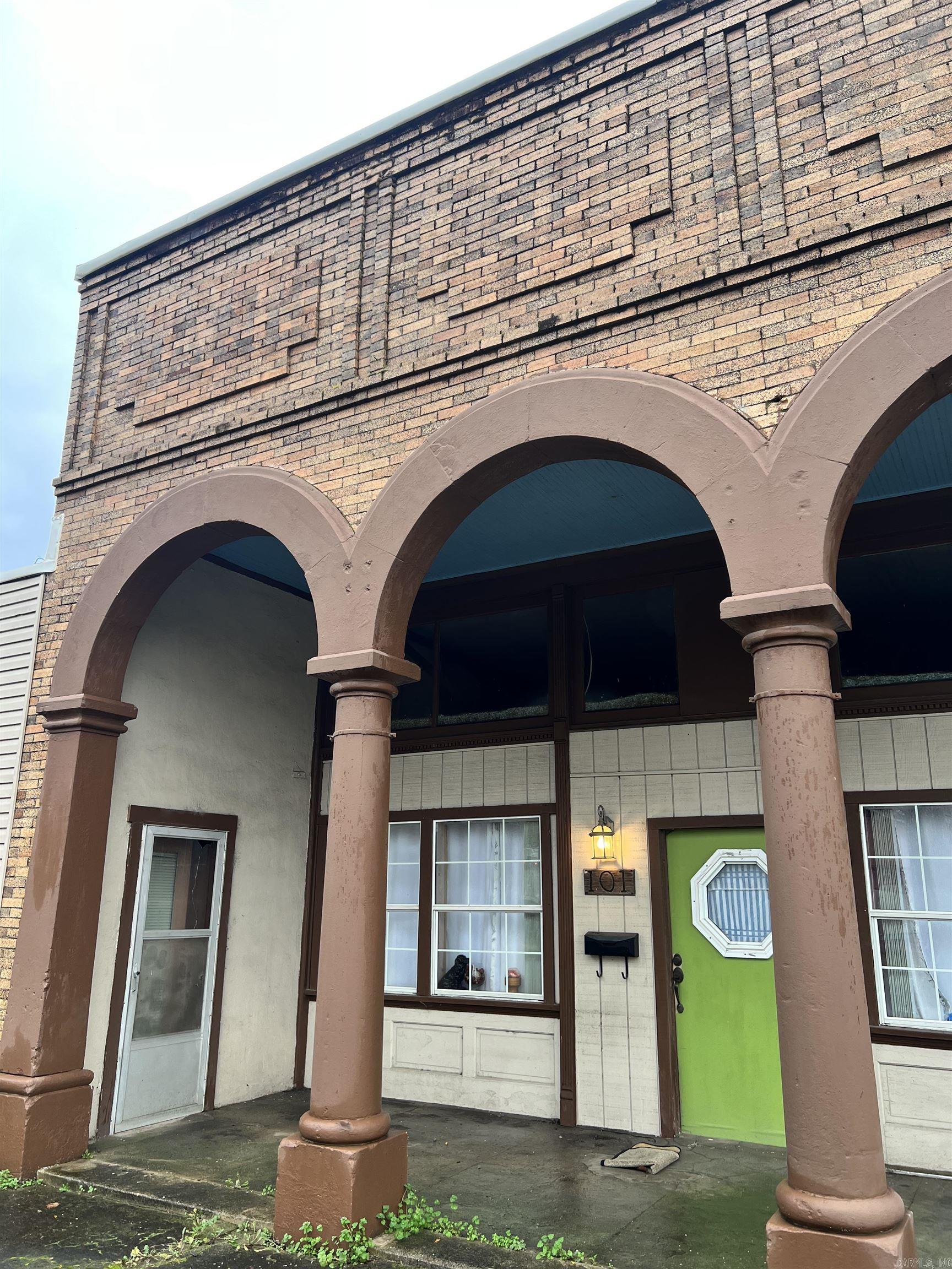 101 E 9th  Leola, AR