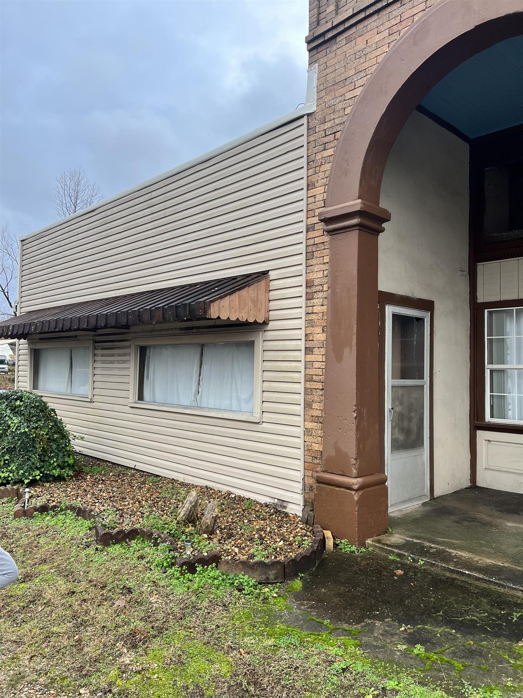 101 E 9th  Leola, AR