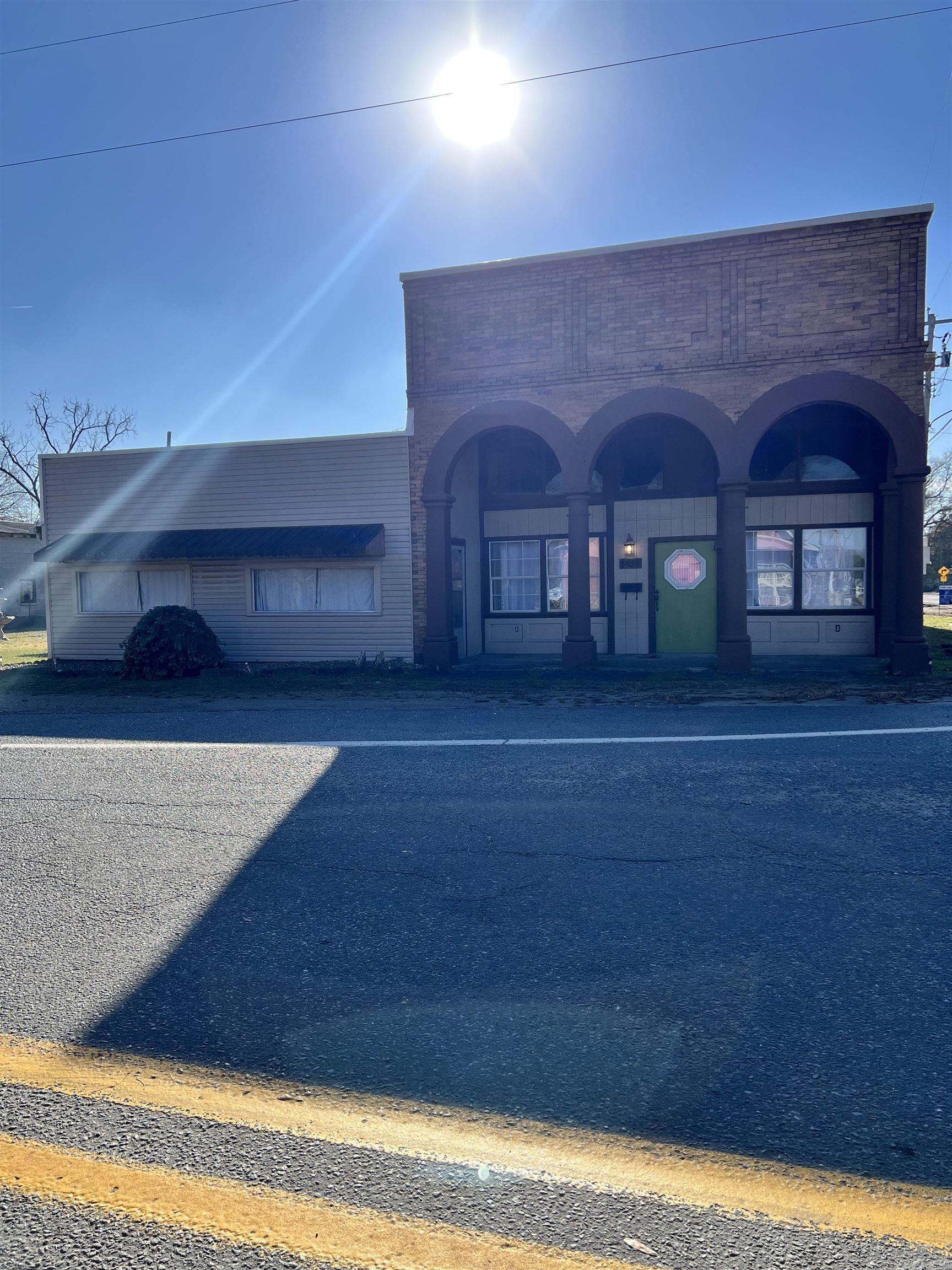 101 E 9th  Leola, AR