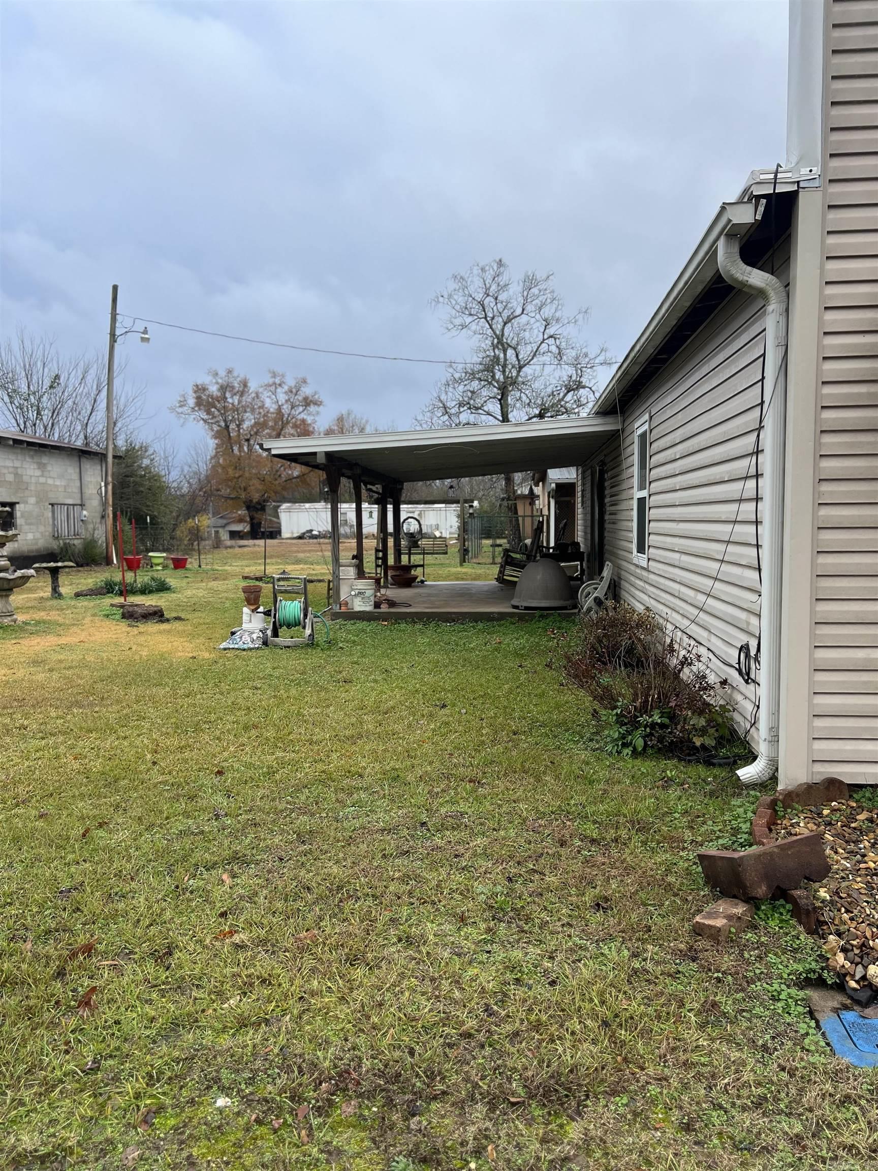 101 E 9th  Leola, AR