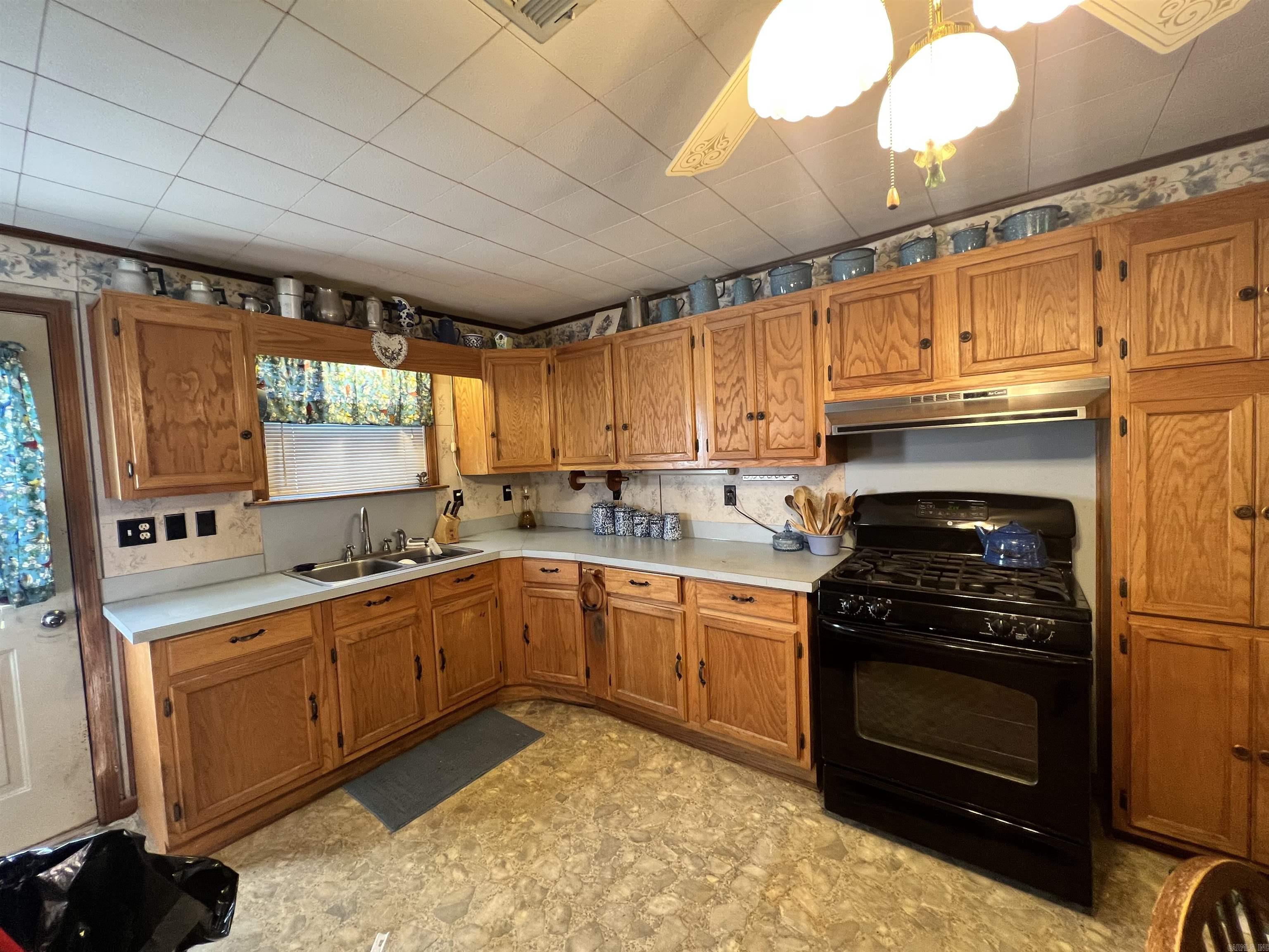 101 E 9th  Leola, AR