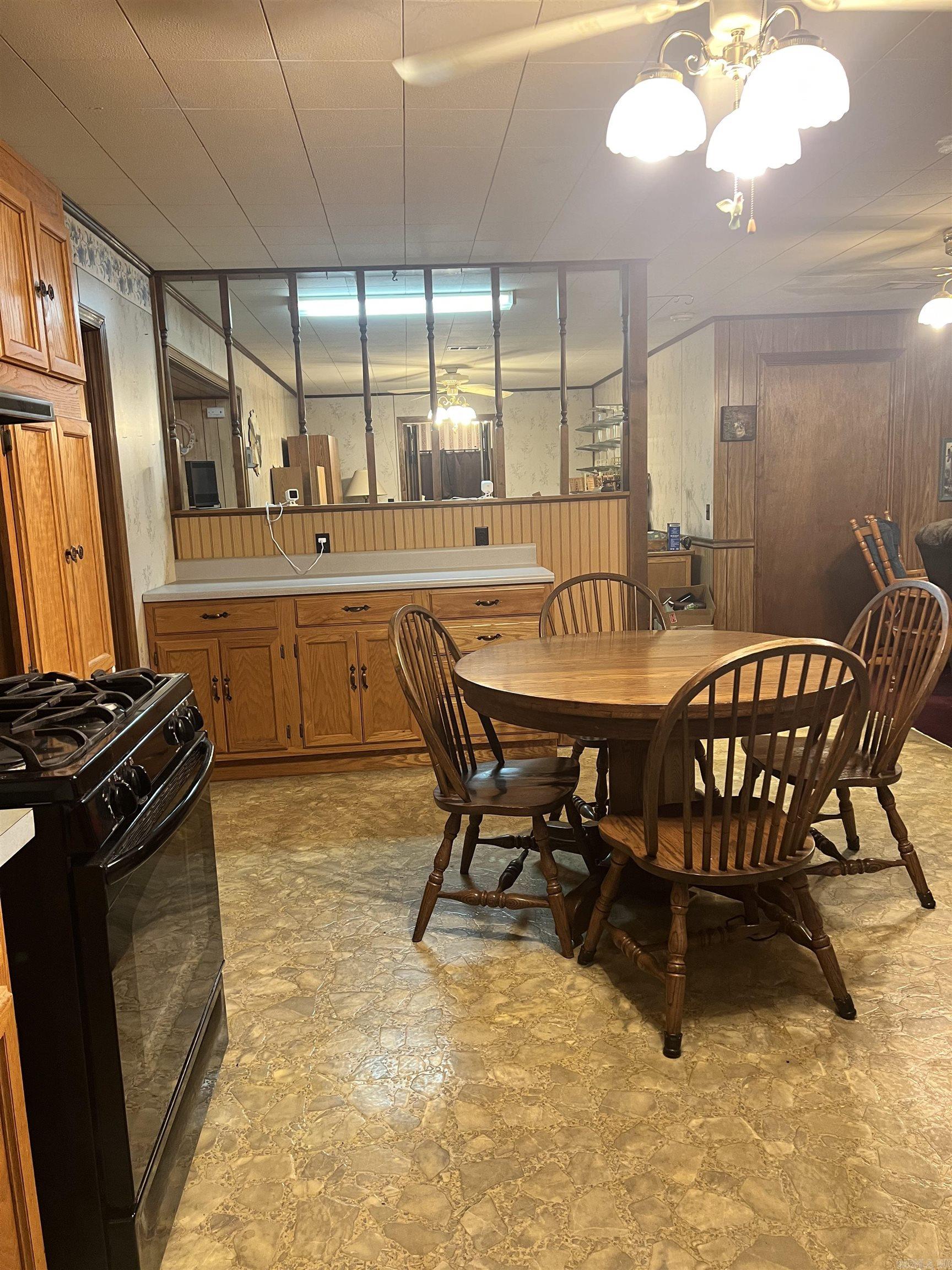 101 E 9th  Leola, AR