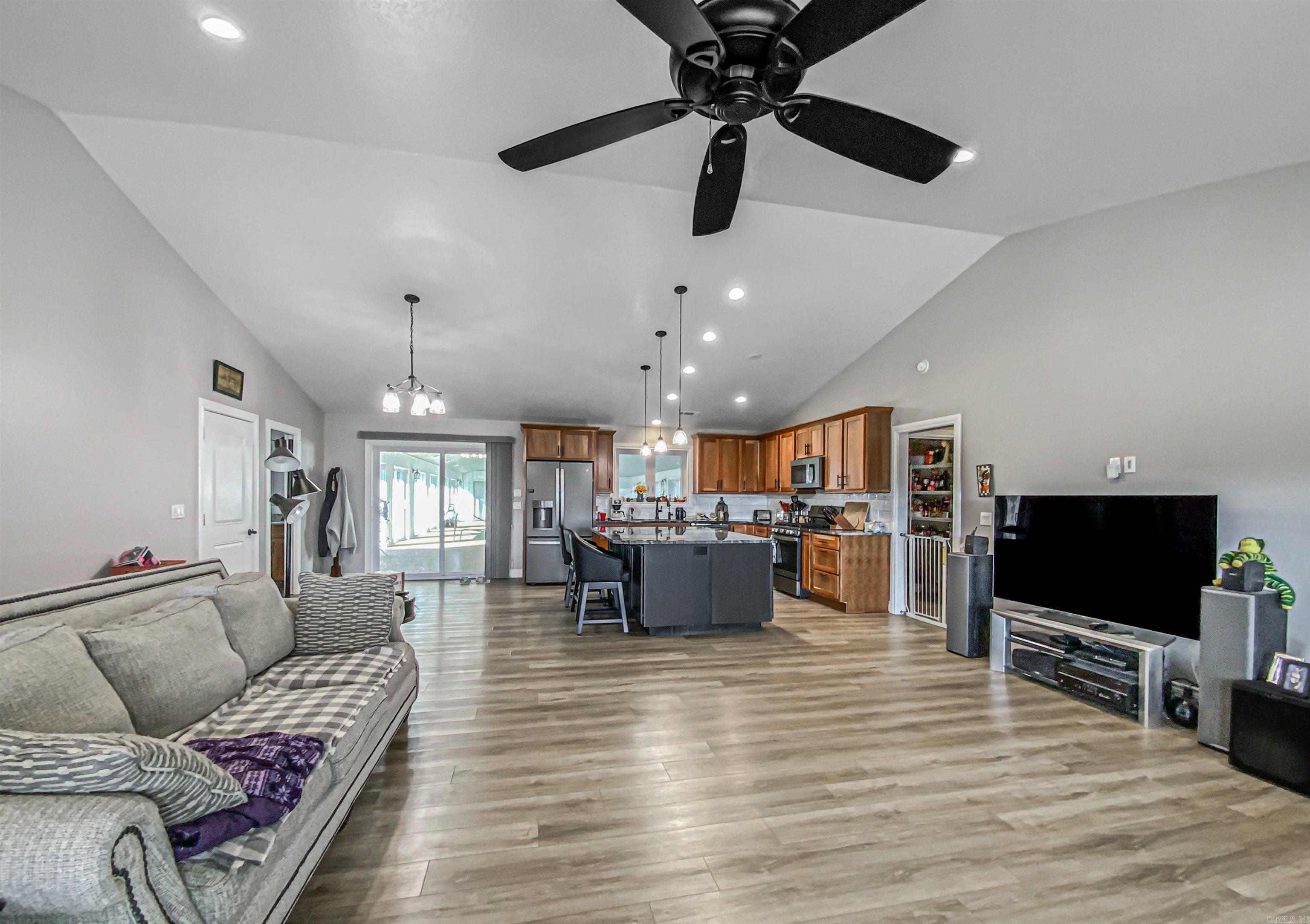 146  Nichols  Yellville, AR