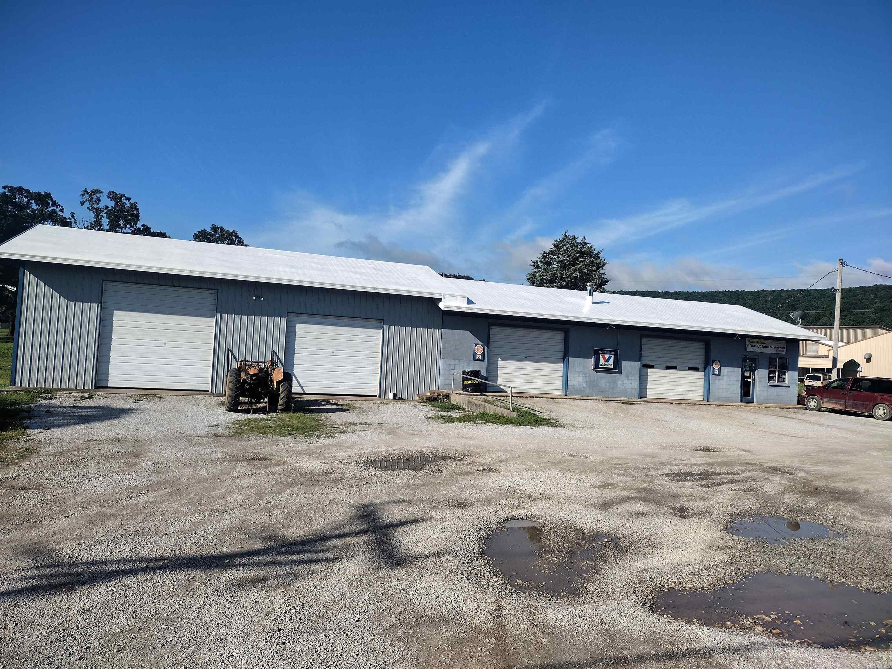 2260 West Main  Mountain View, AR
