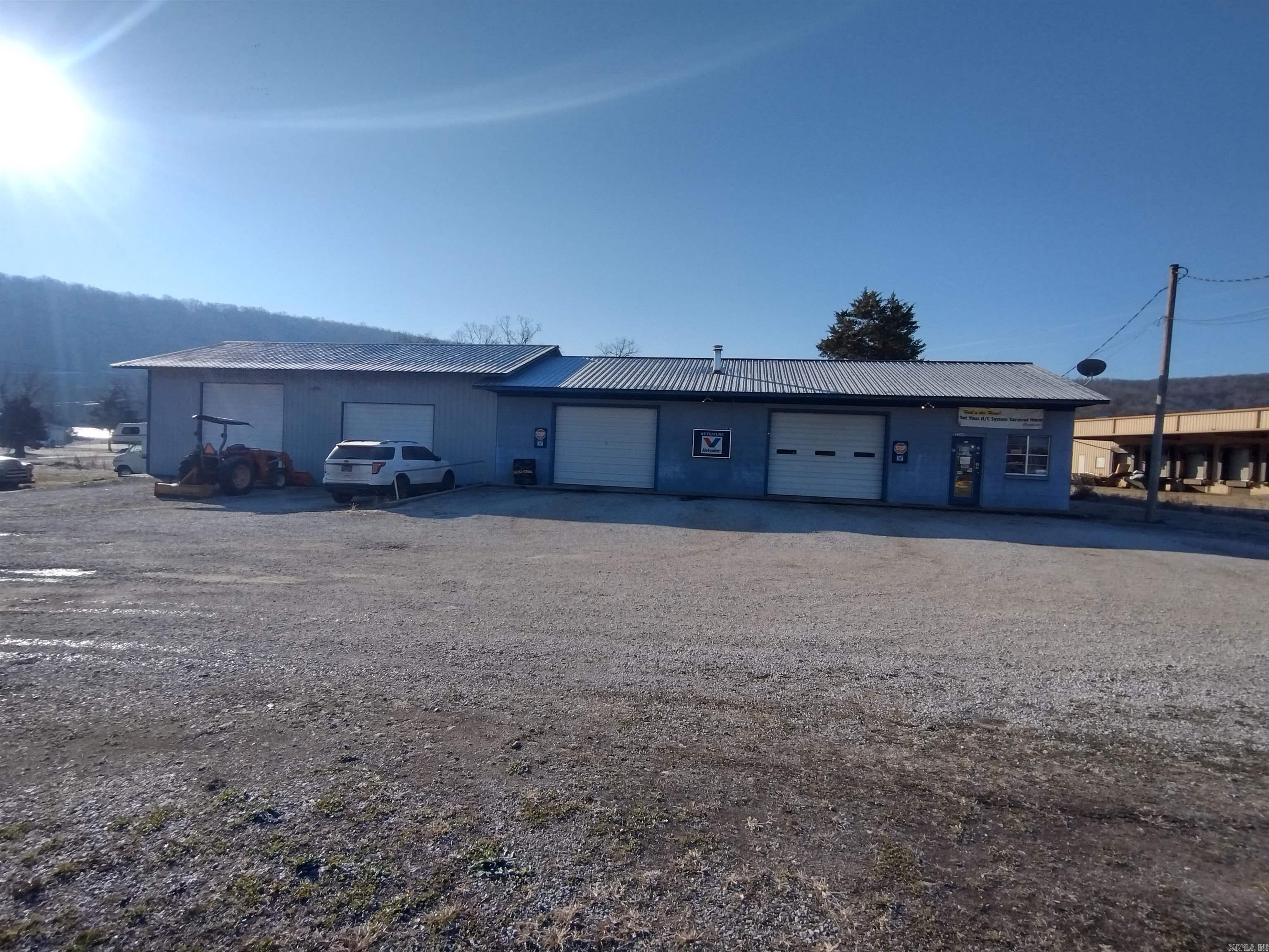 2260  West Main  Mountain View, AR