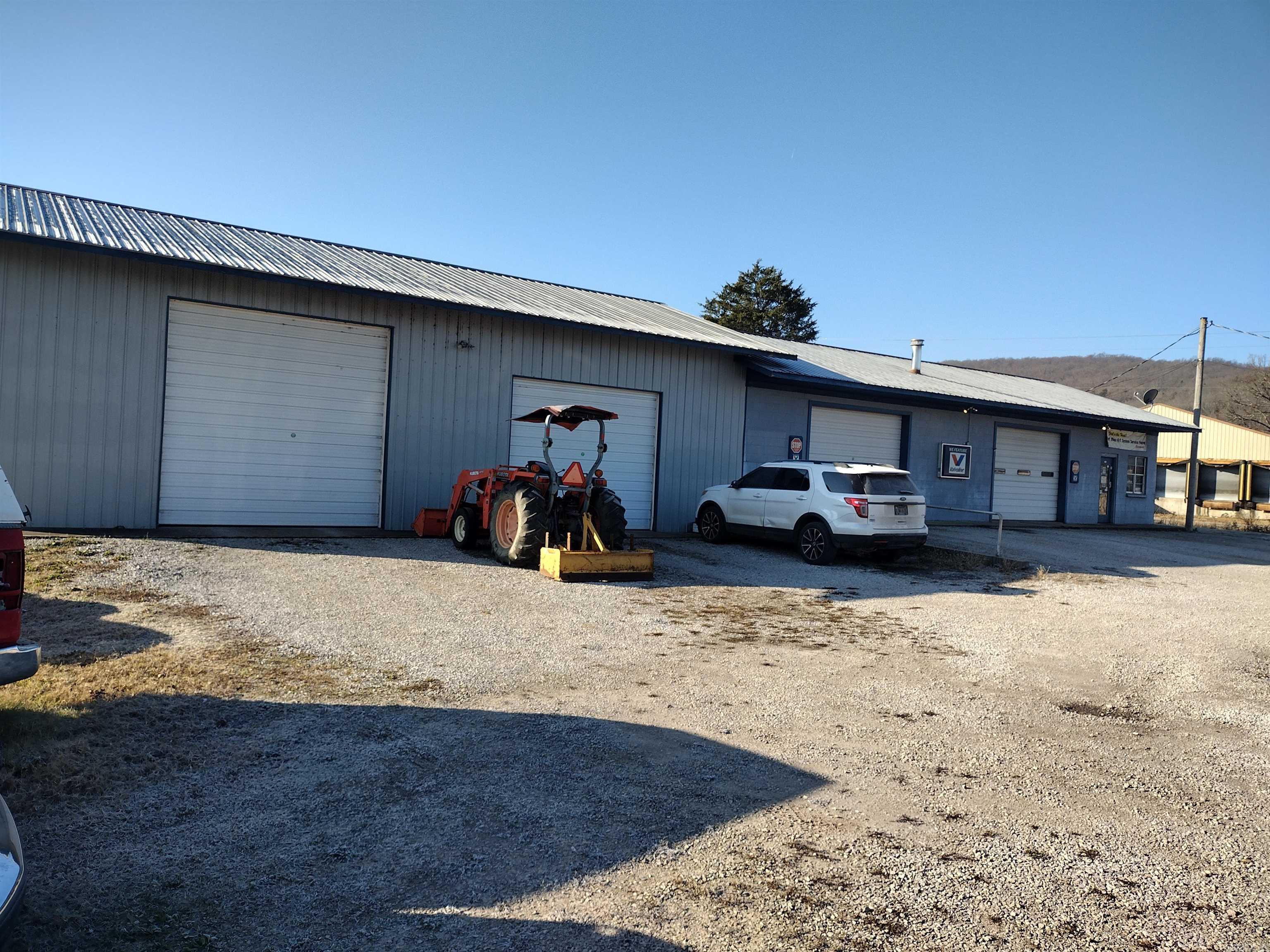 2260  West Main  Mountain View, AR