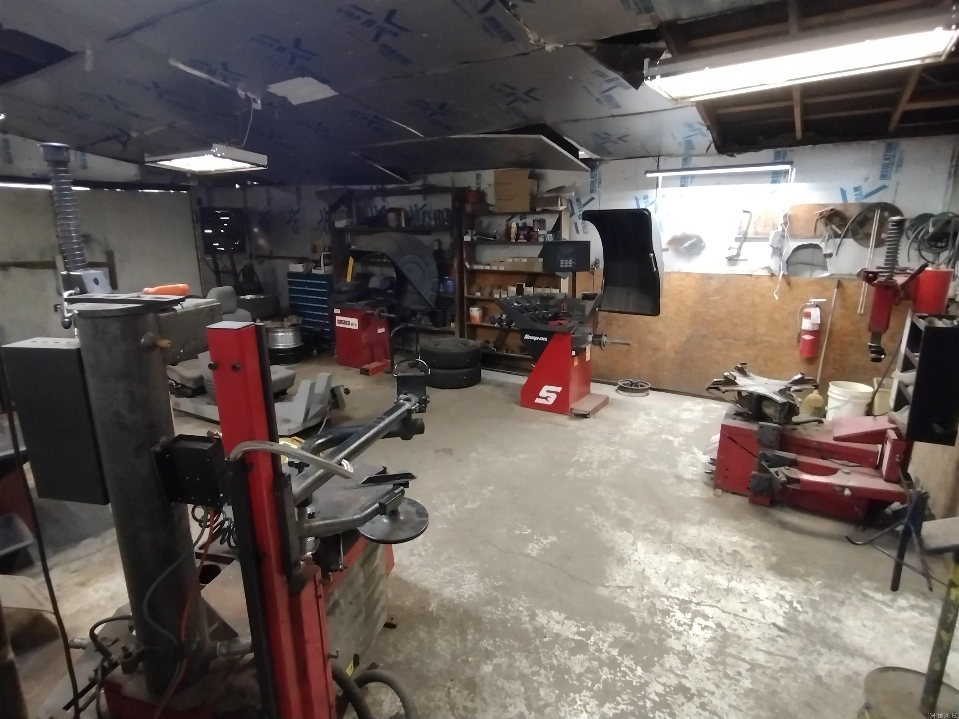 2260  West Main  Mountain View, AR