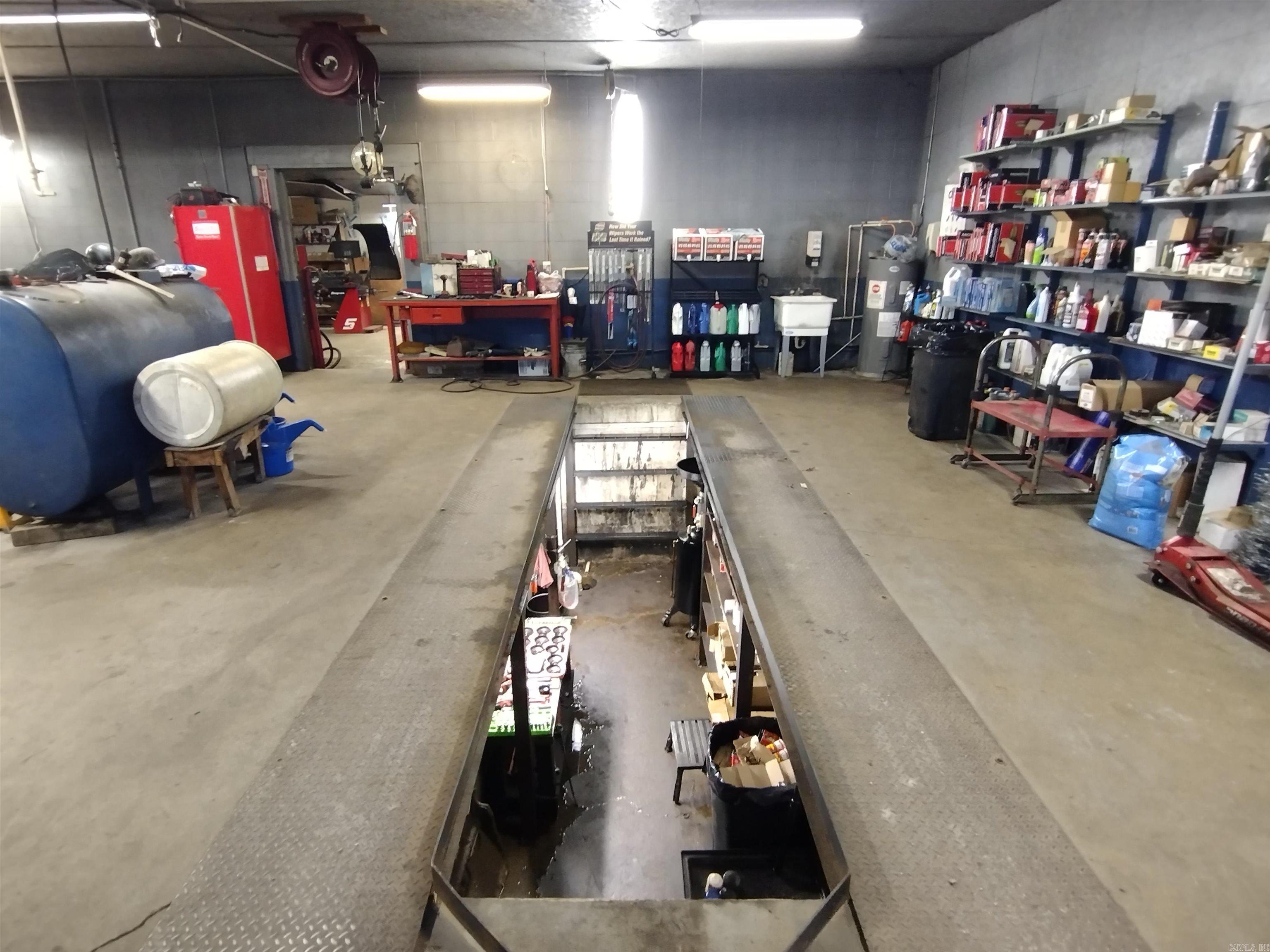 2260  West Main  Mountain View, AR
