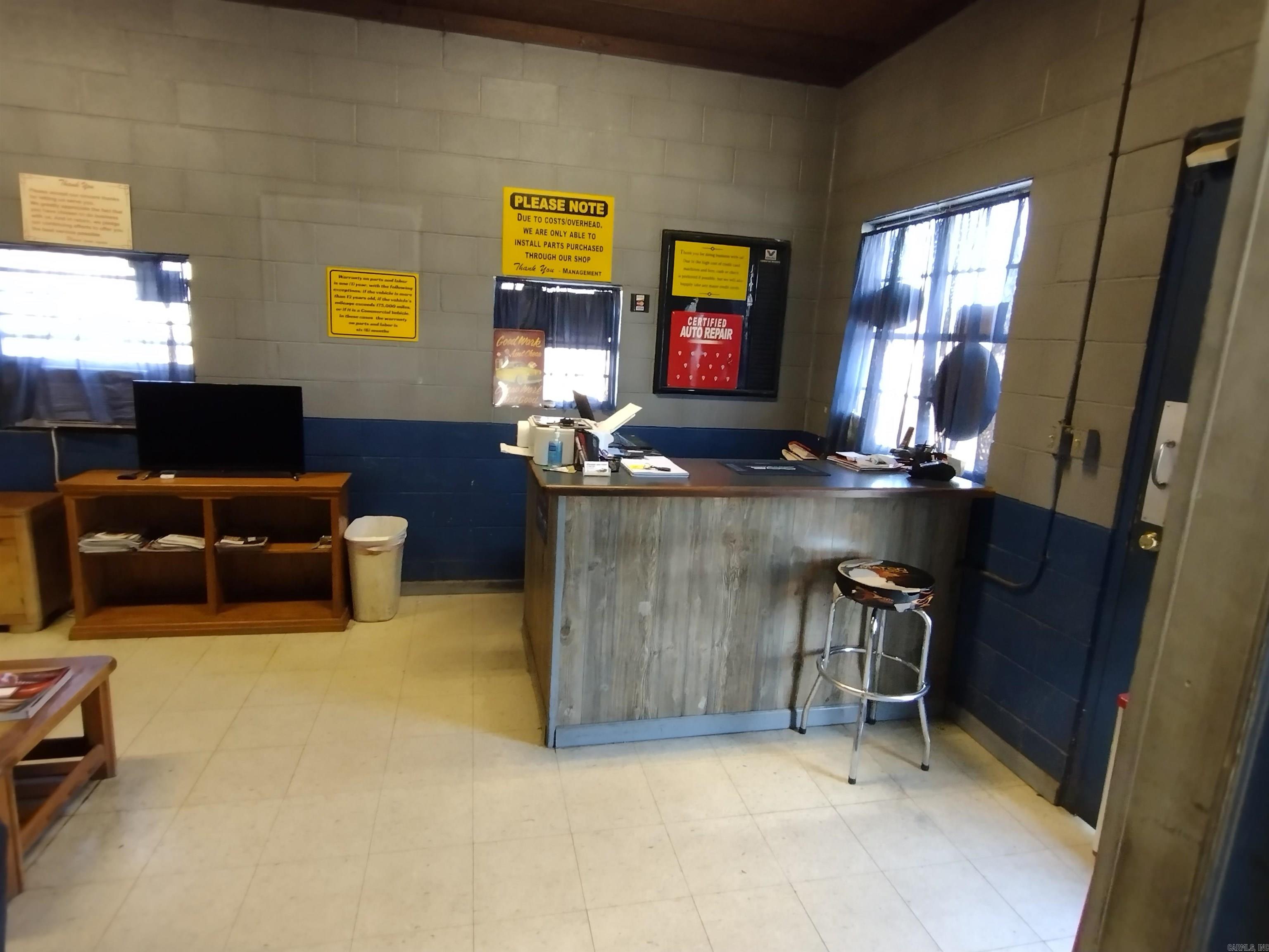 2260  West Main  Mountain View, AR