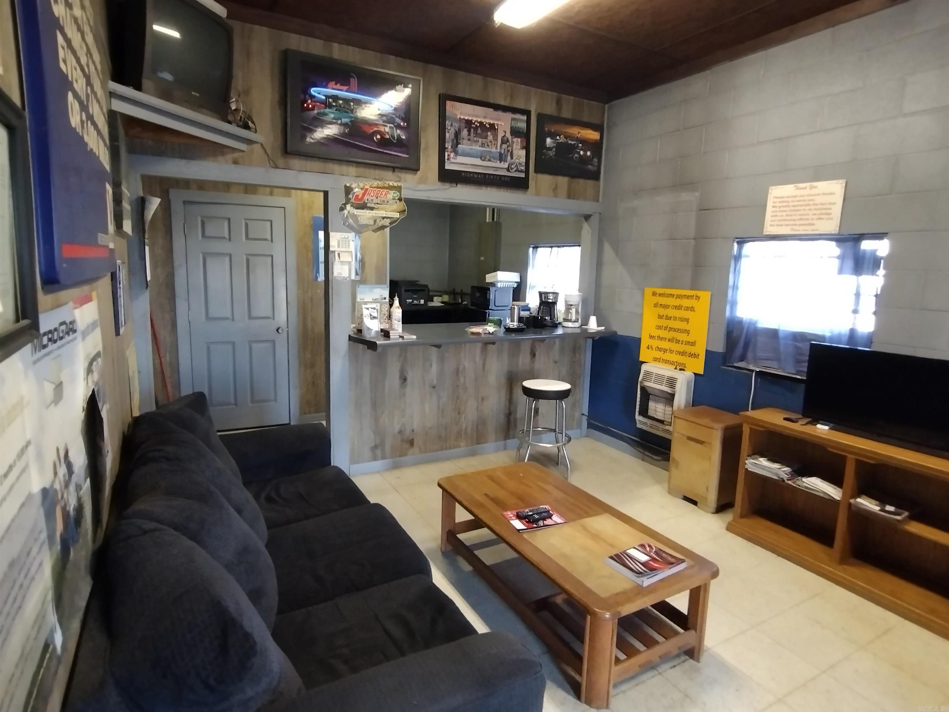2260  West Main  Mountain View, AR