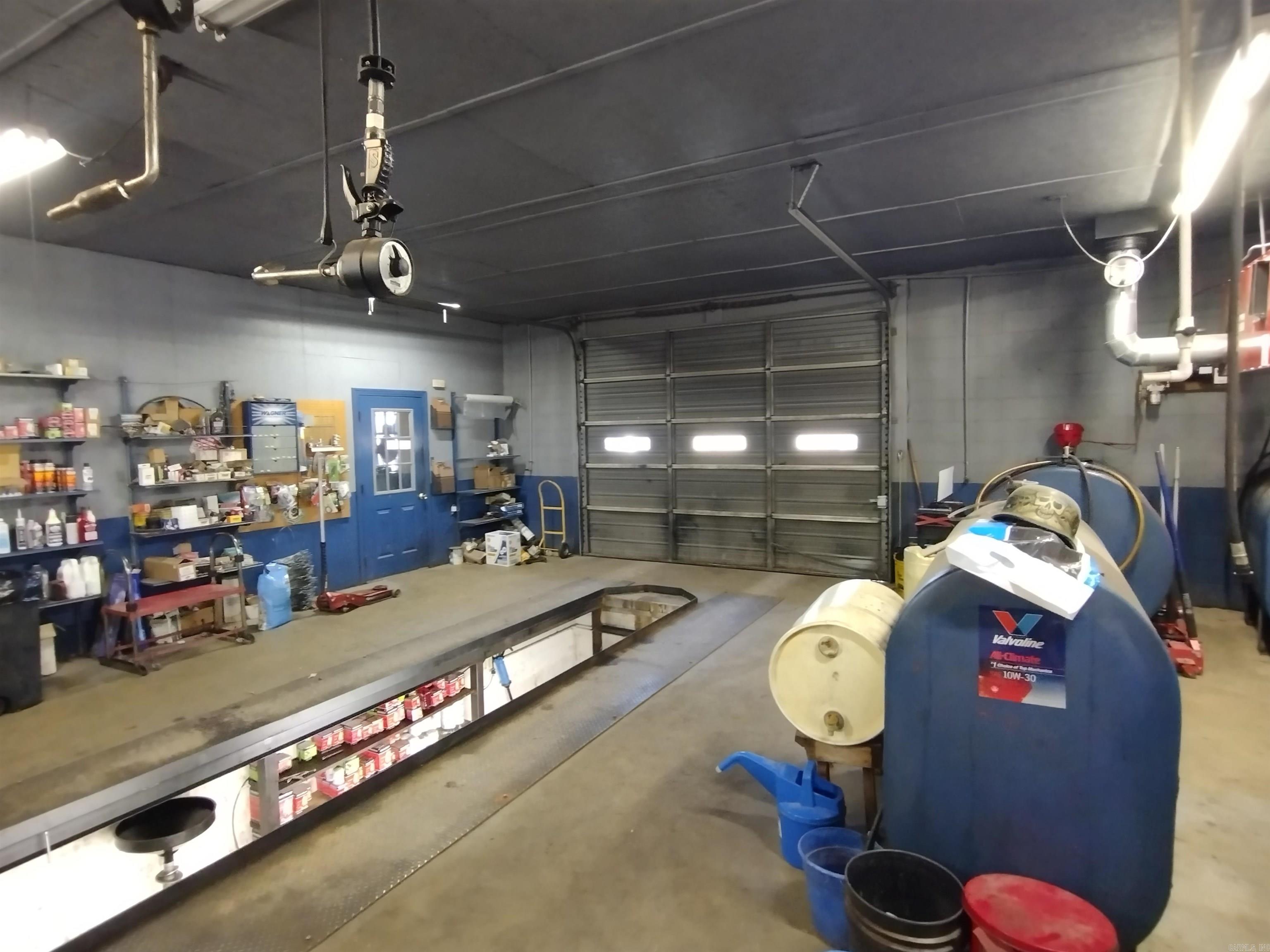 2260  West Main  Mountain View, AR