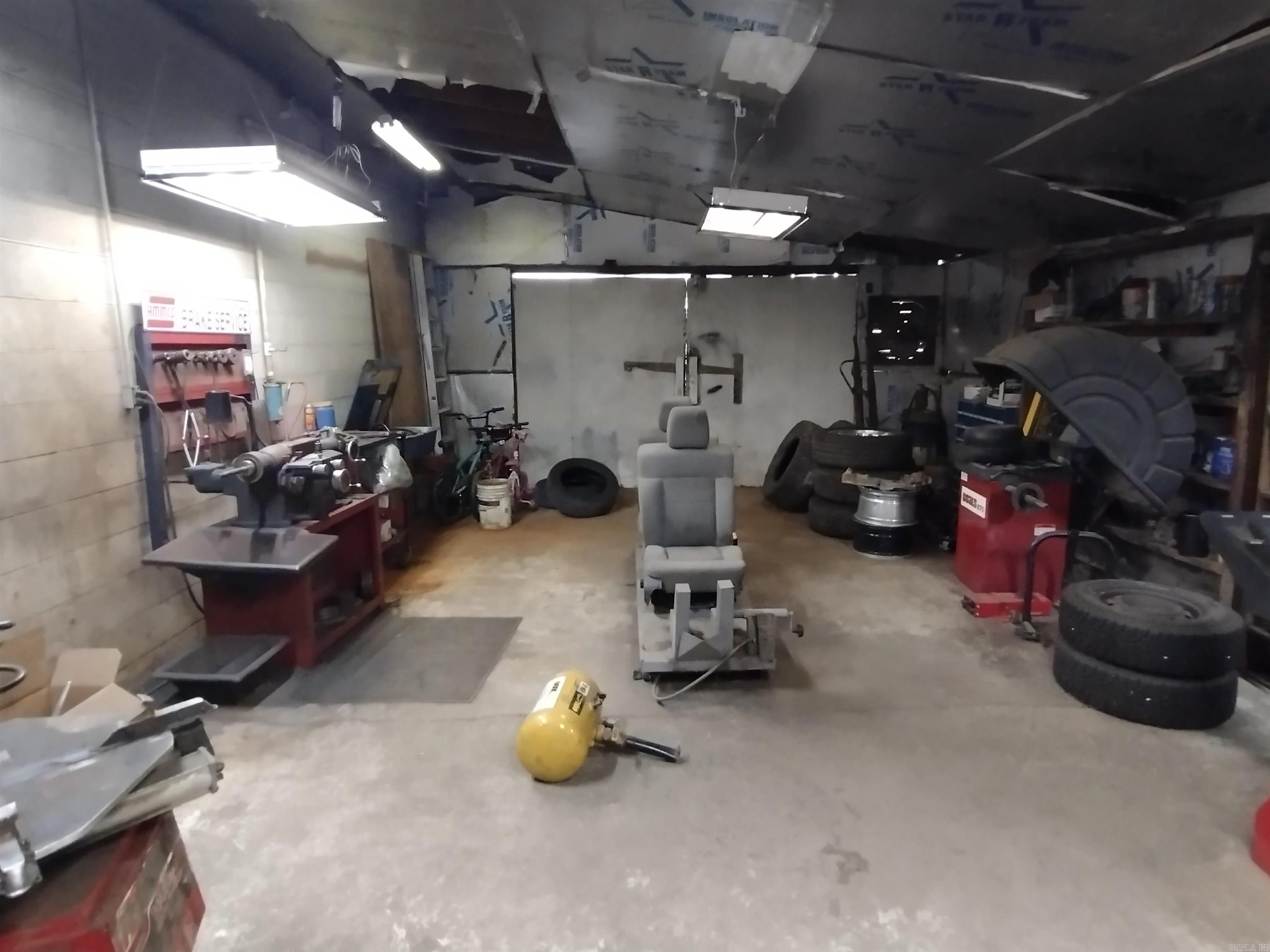 2260  West Main  Mountain View, AR