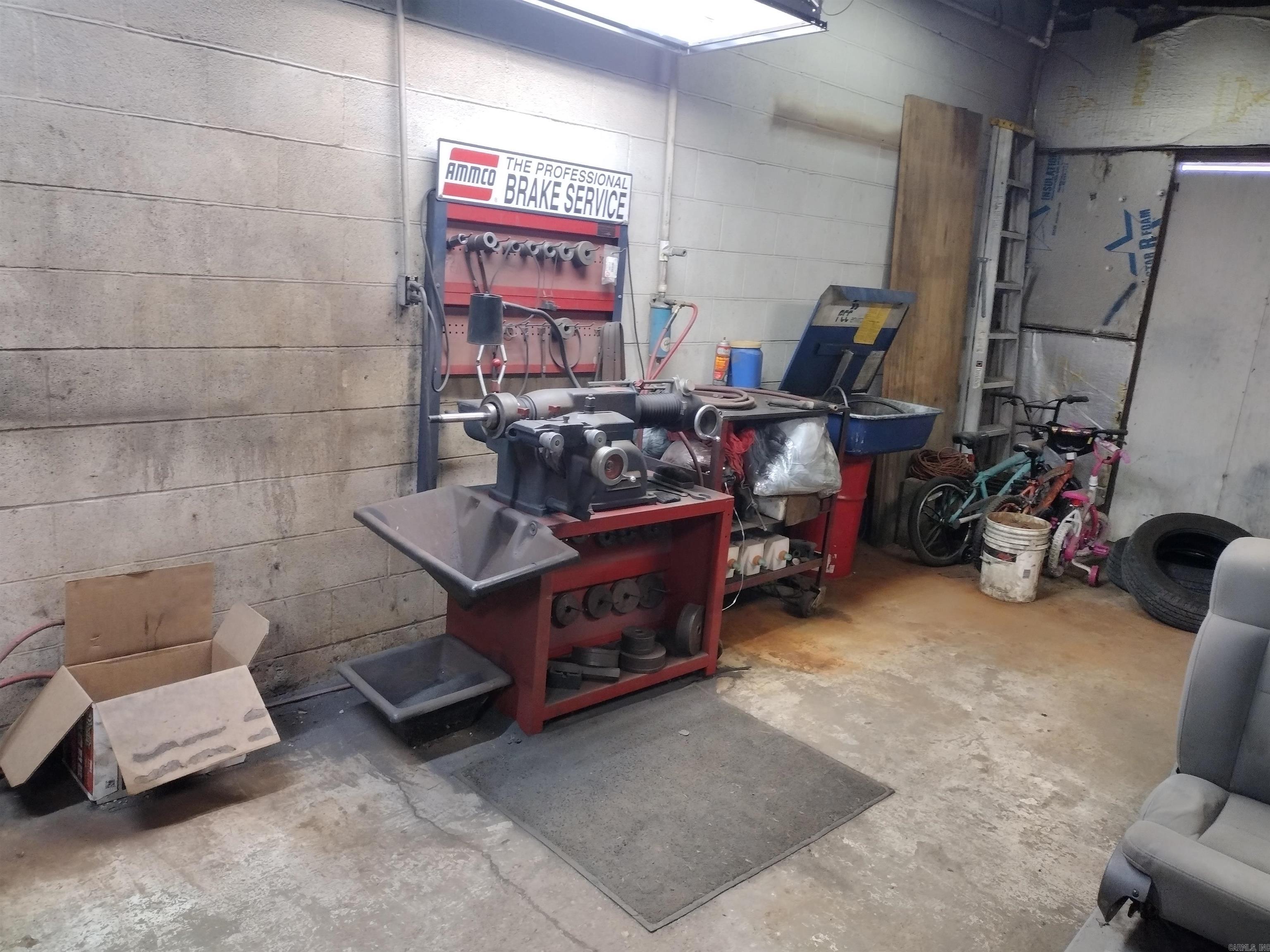 2260  West Main  Mountain View, AR