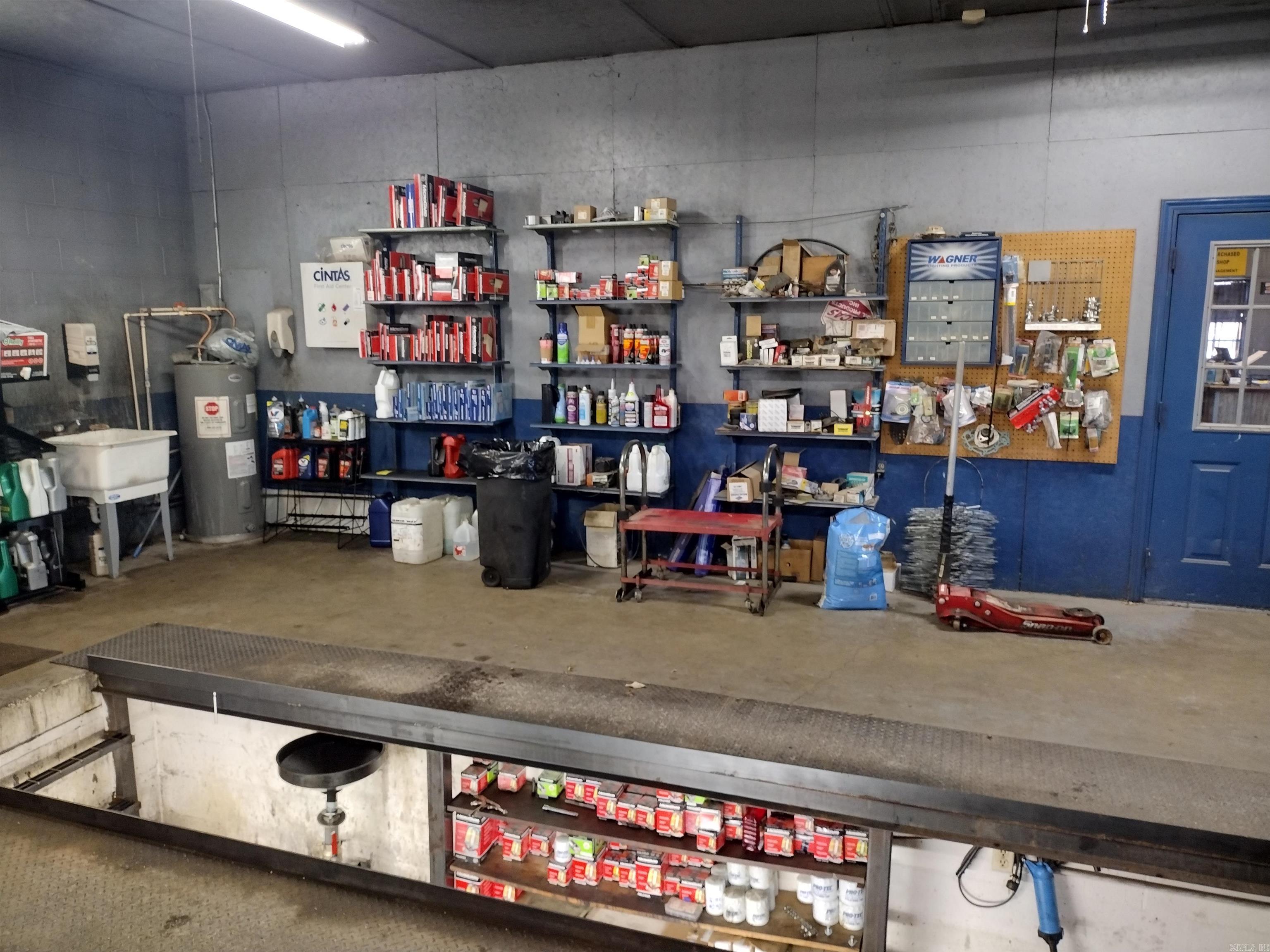 2260  West Main  Mountain View, AR
