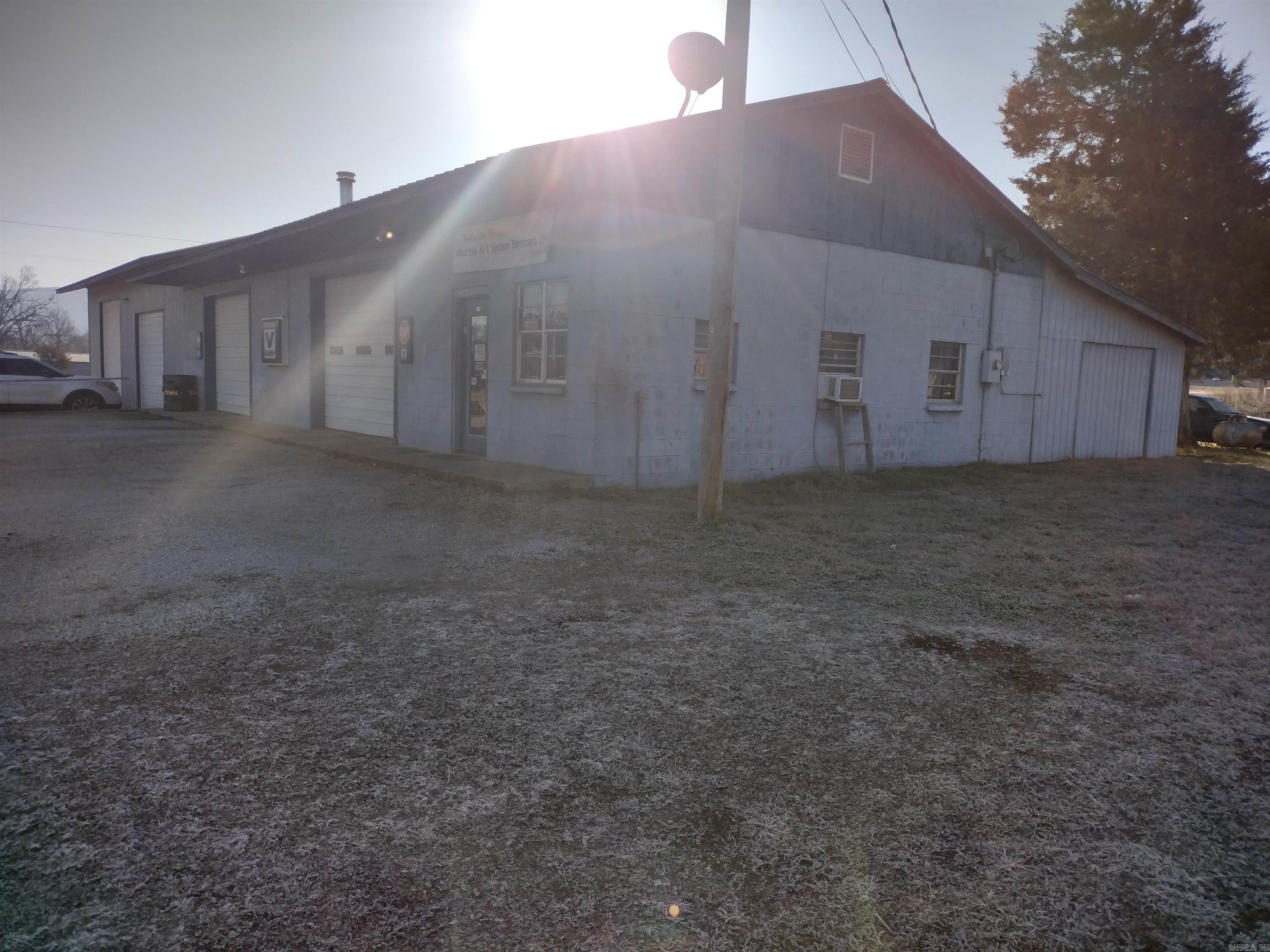 2260  West Main  Mountain View, AR
