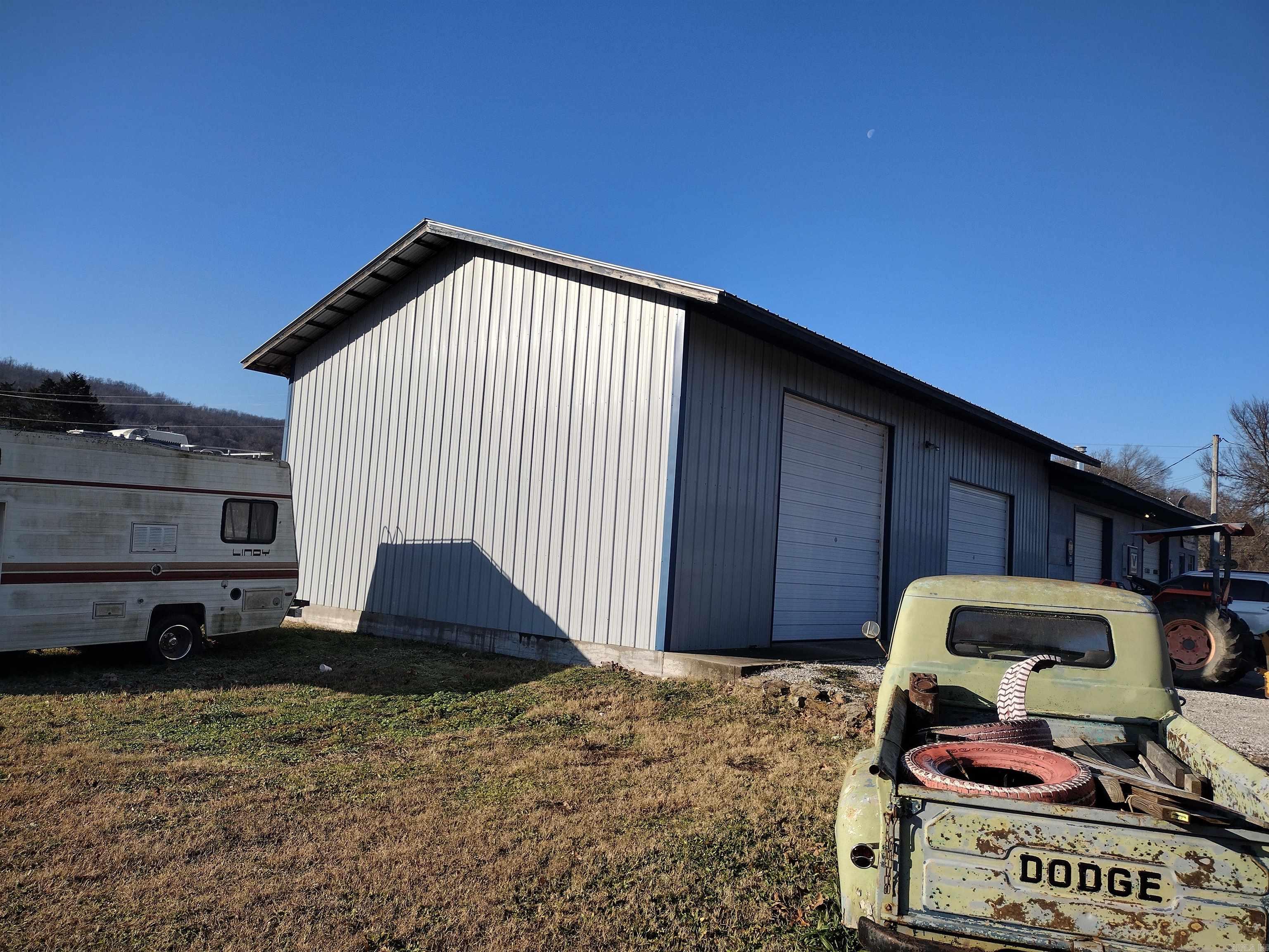 2260  West Main  Mountain View, AR
