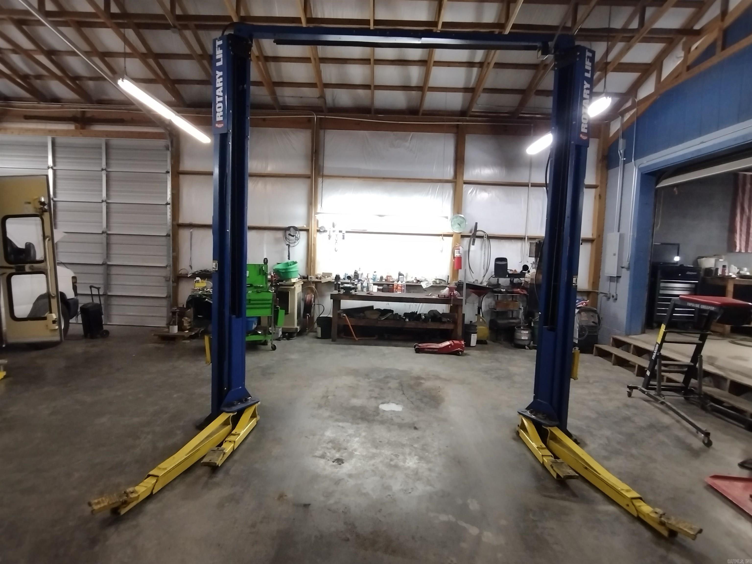 2260  West Main  Mountain View, AR