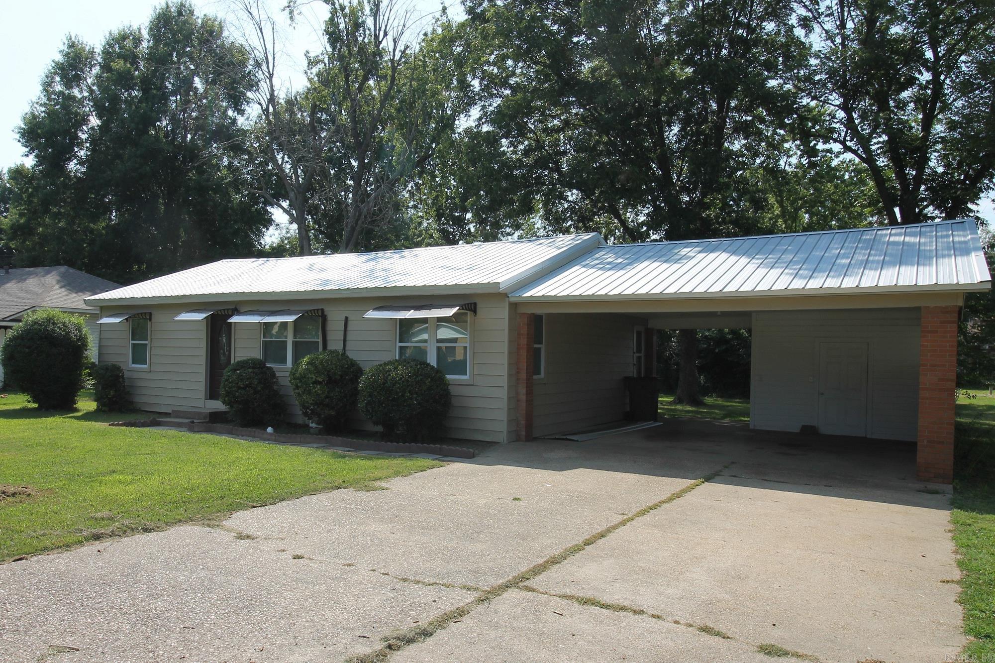 1936  Hillcrest Dr.  Paragould, AR