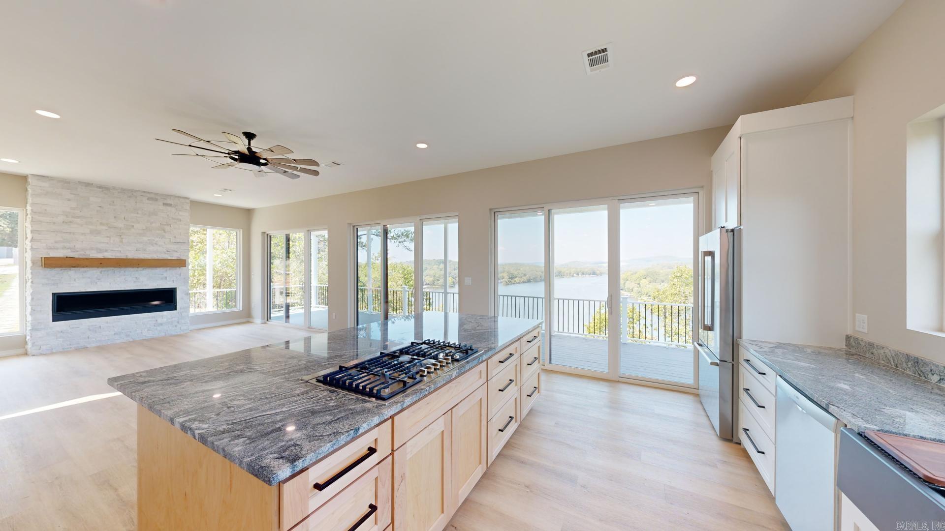 156  Waterfront  Hot Springs, AR