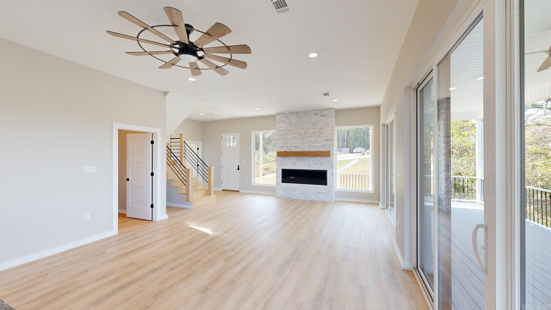 156  Waterfront  Hot Springs, AR