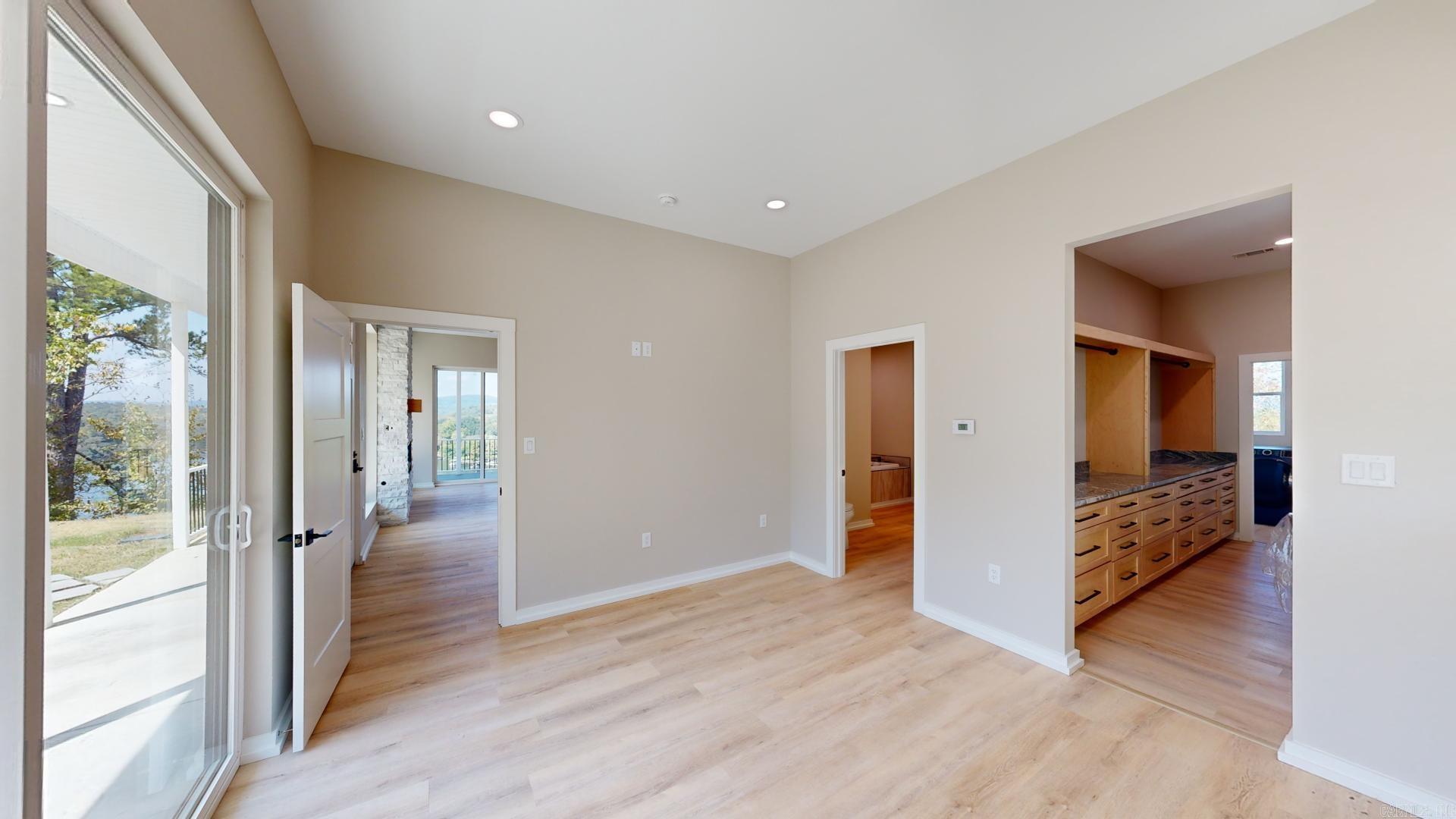 156  Waterfront  Hot Springs, AR