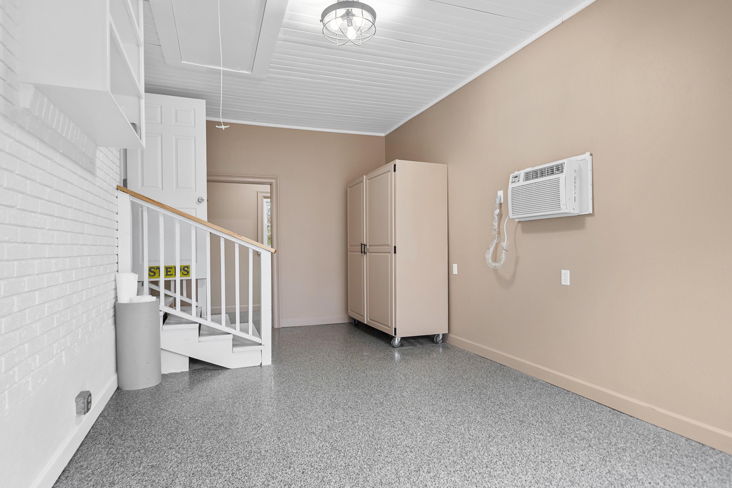 102  BURROUGHS  Hot Springs, AR