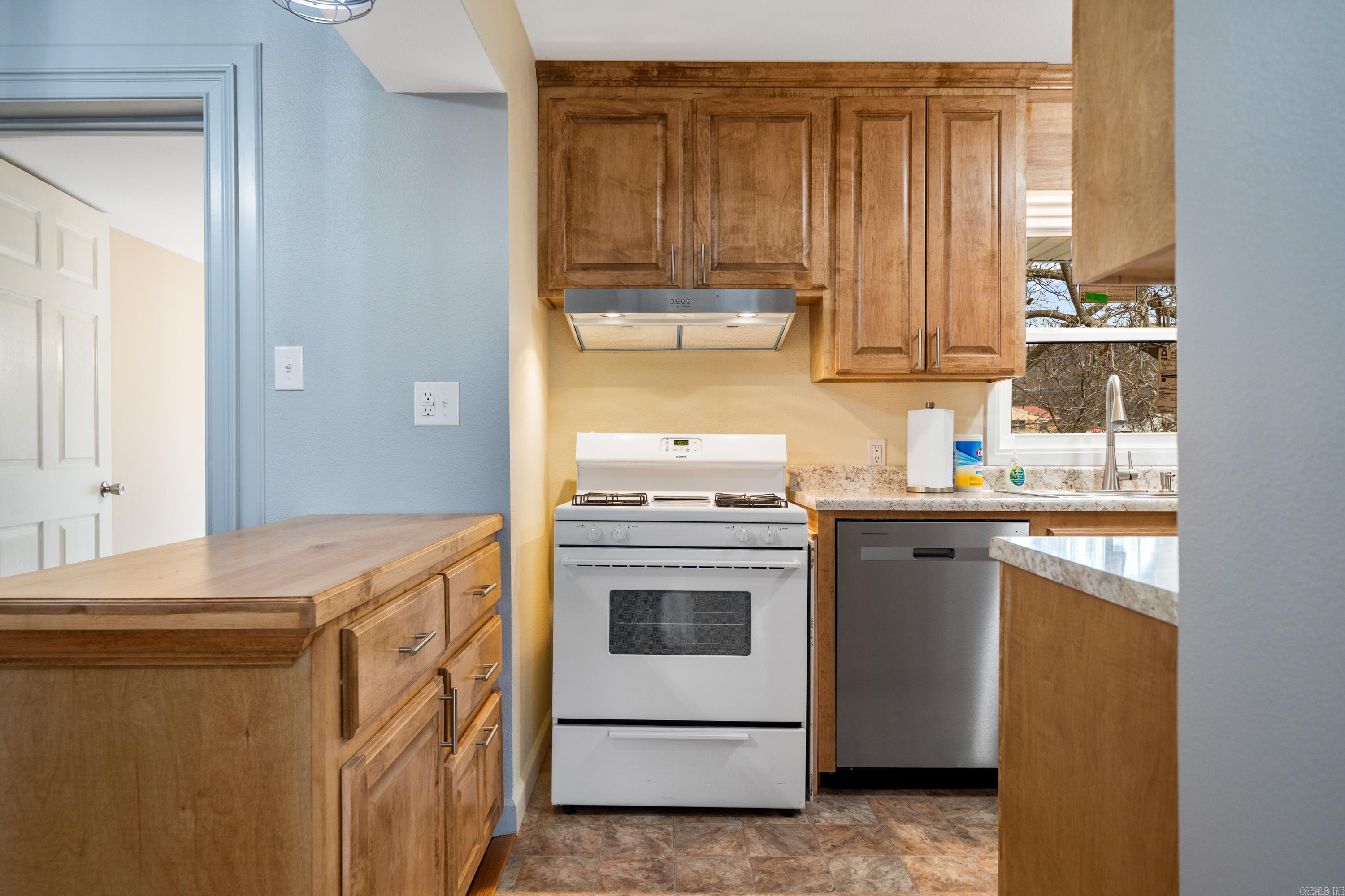 102  BURROUGHS  Hot Springs, AR