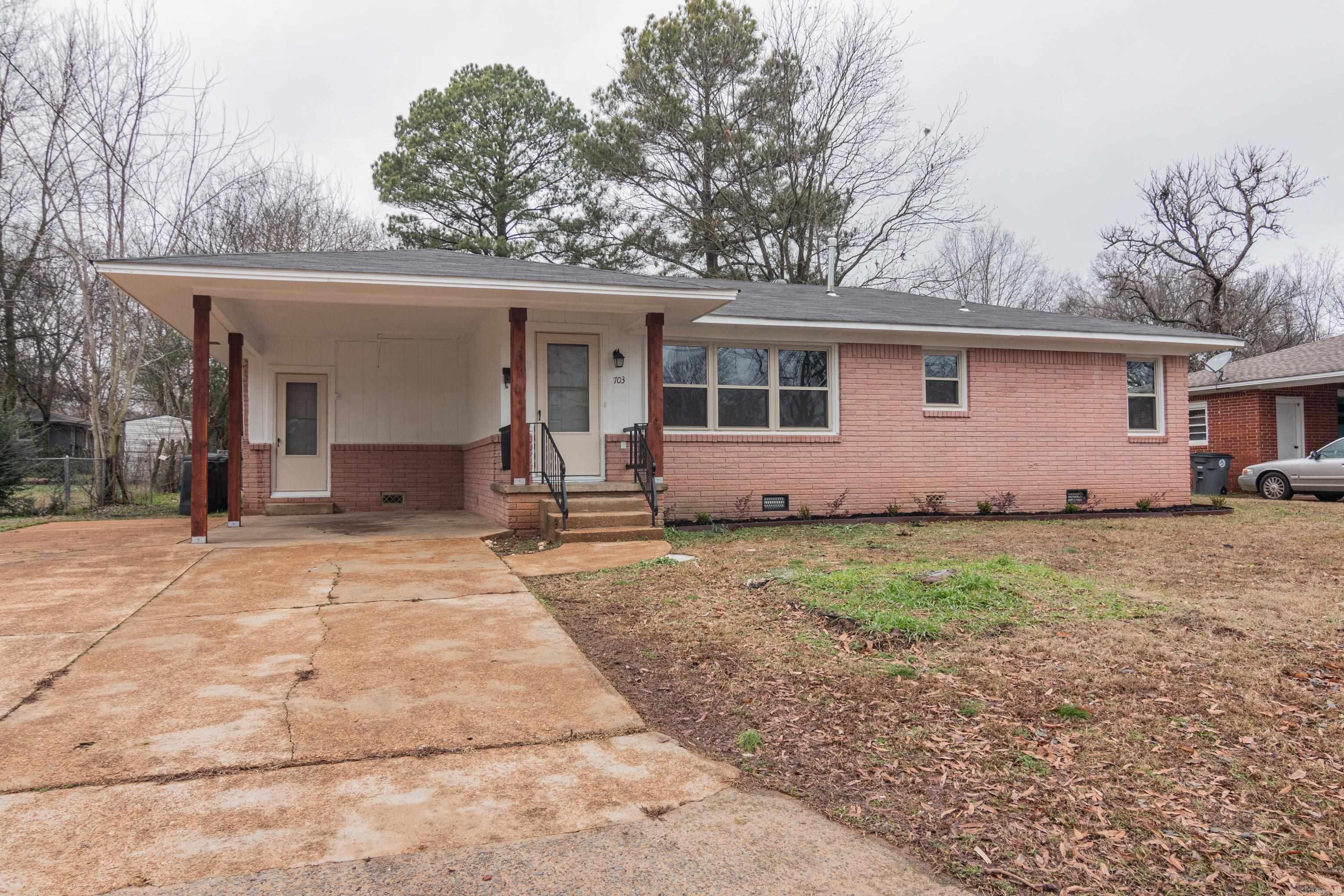703 N Charles  Searcy, AR