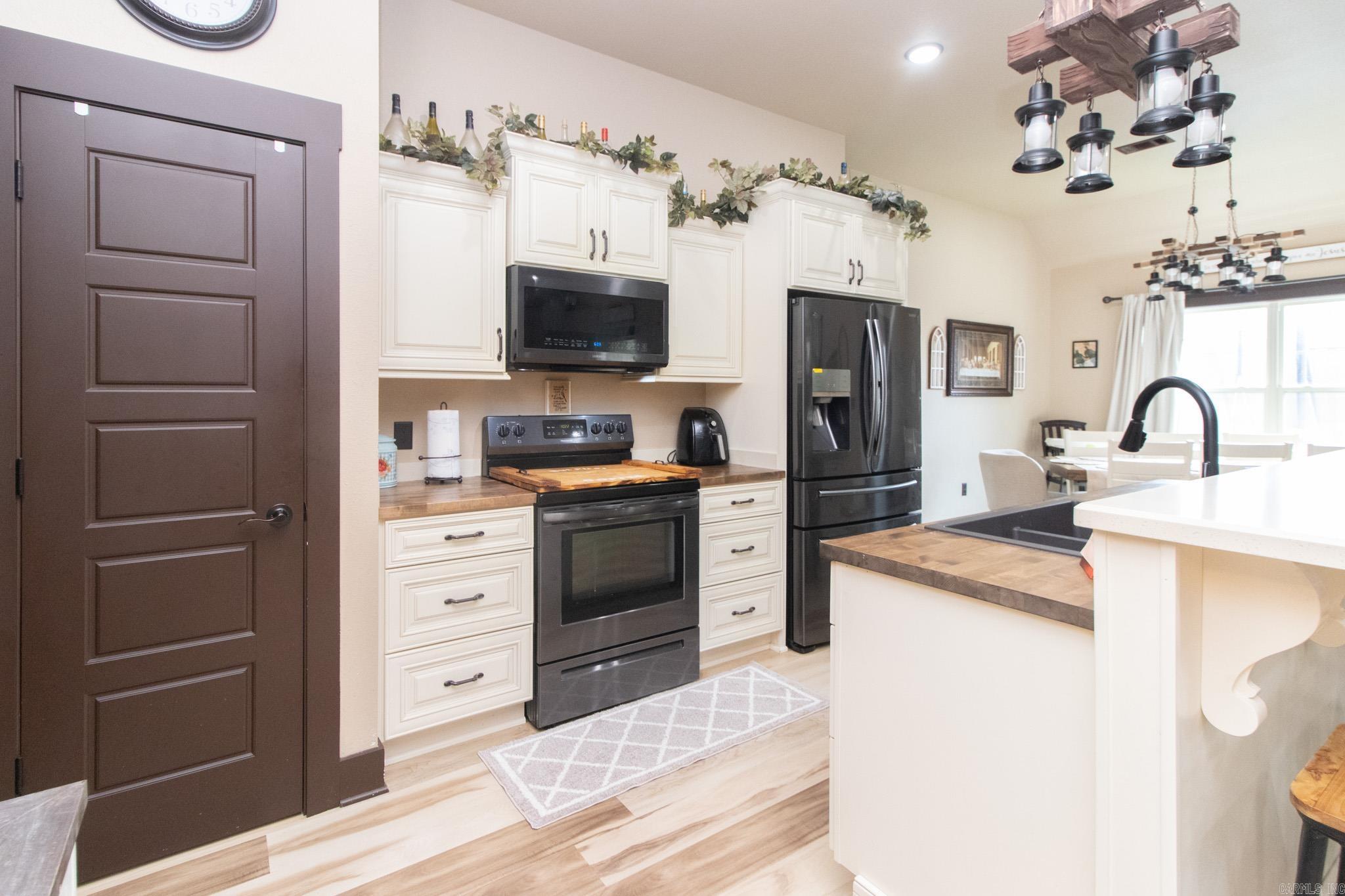 112  Pecan  Lake City, AR