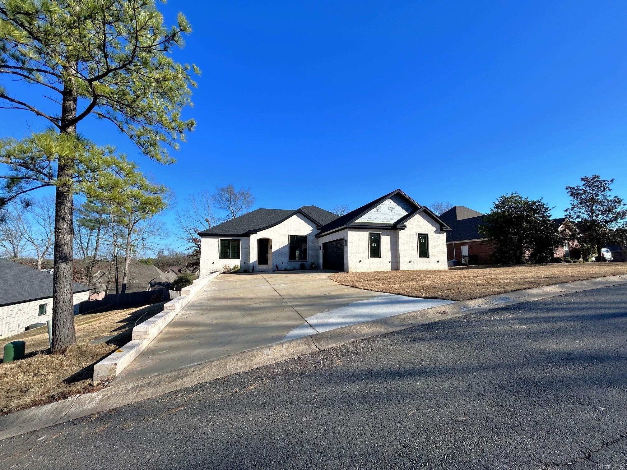 195  Trabecca  Hot Springs, AR
