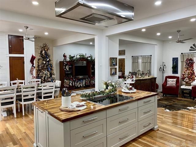 2114 W Main  Clarksville, AR