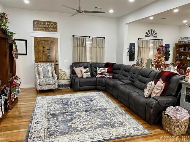 2114 W Main  Clarksville, AR