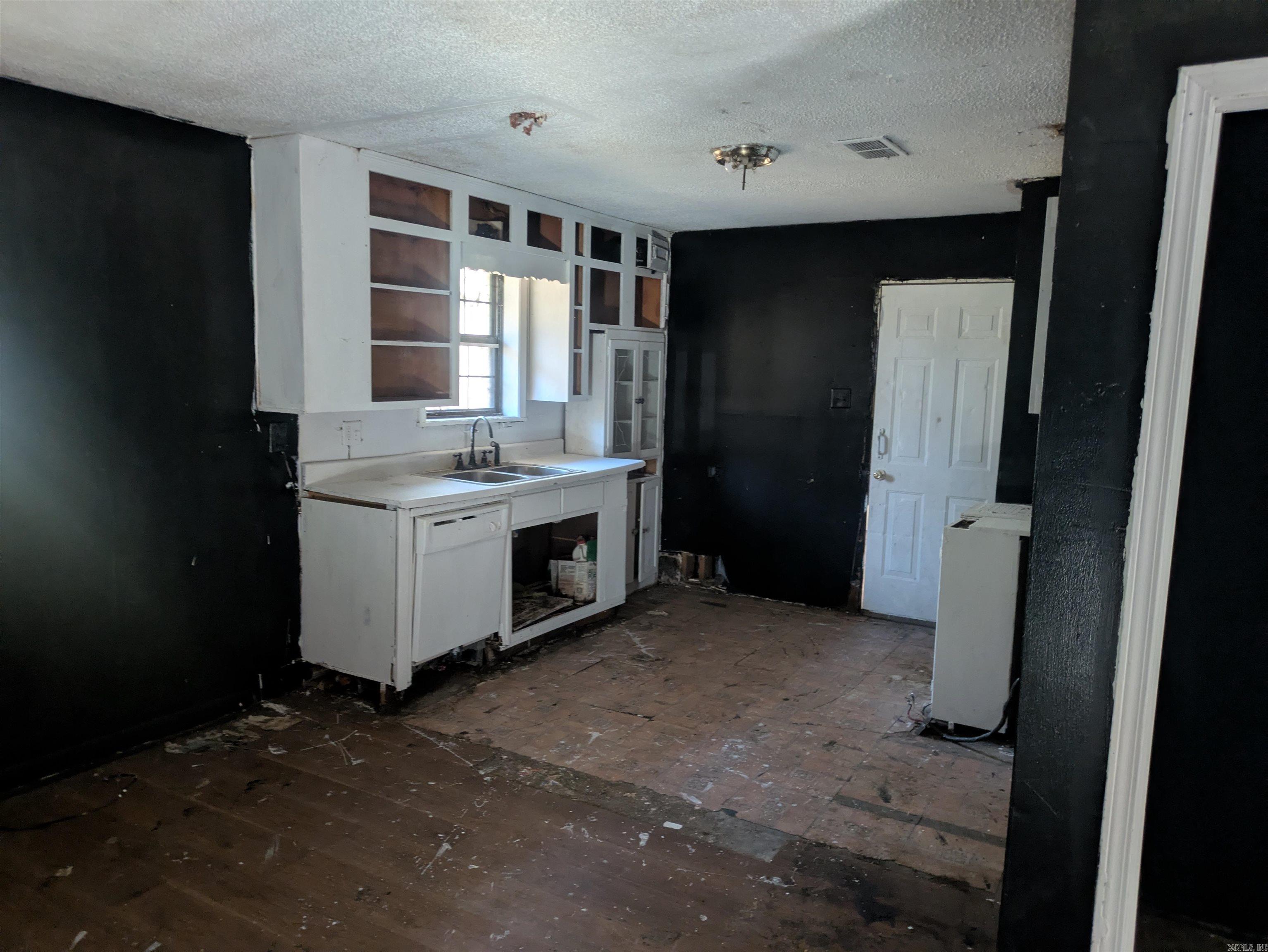 4200  sundown  White Hall, AR