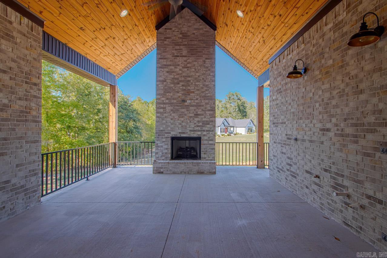 208  Hartman Ln  Benton, AR