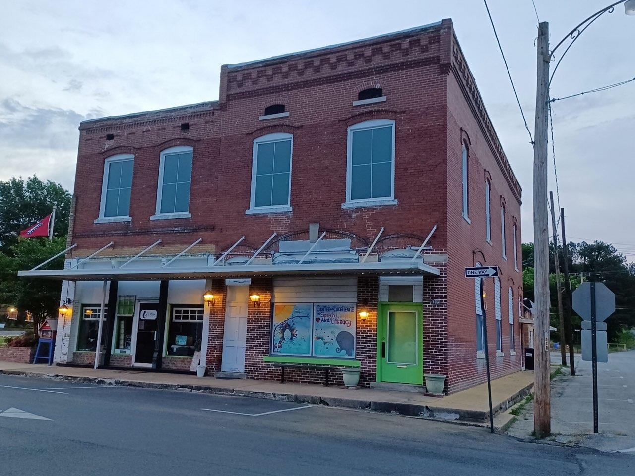 100 N Main  Harrisburg, AR