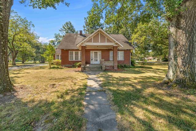 615 W Front  Lonoke, AR