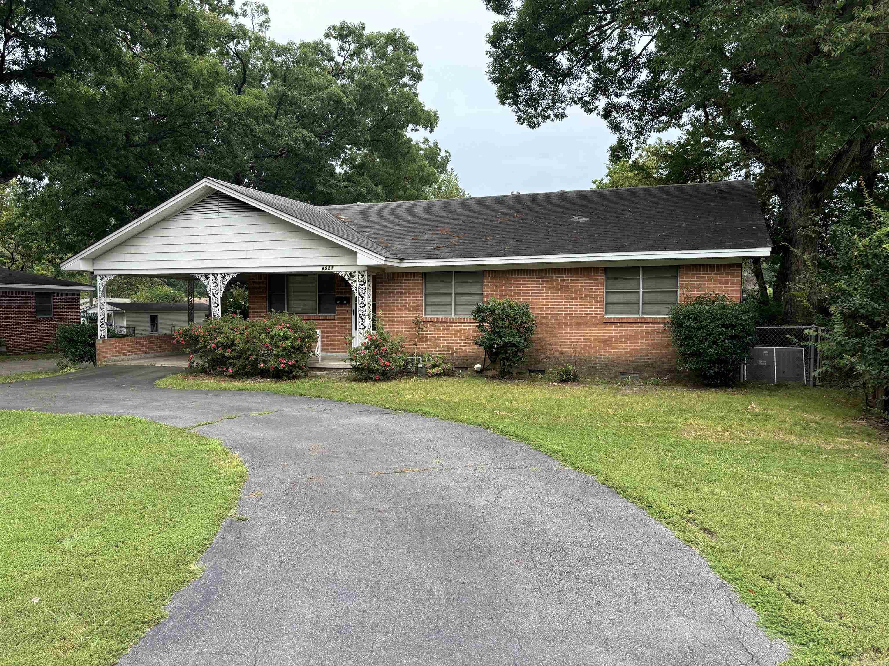 9521 W Markham  Little Rock, AR